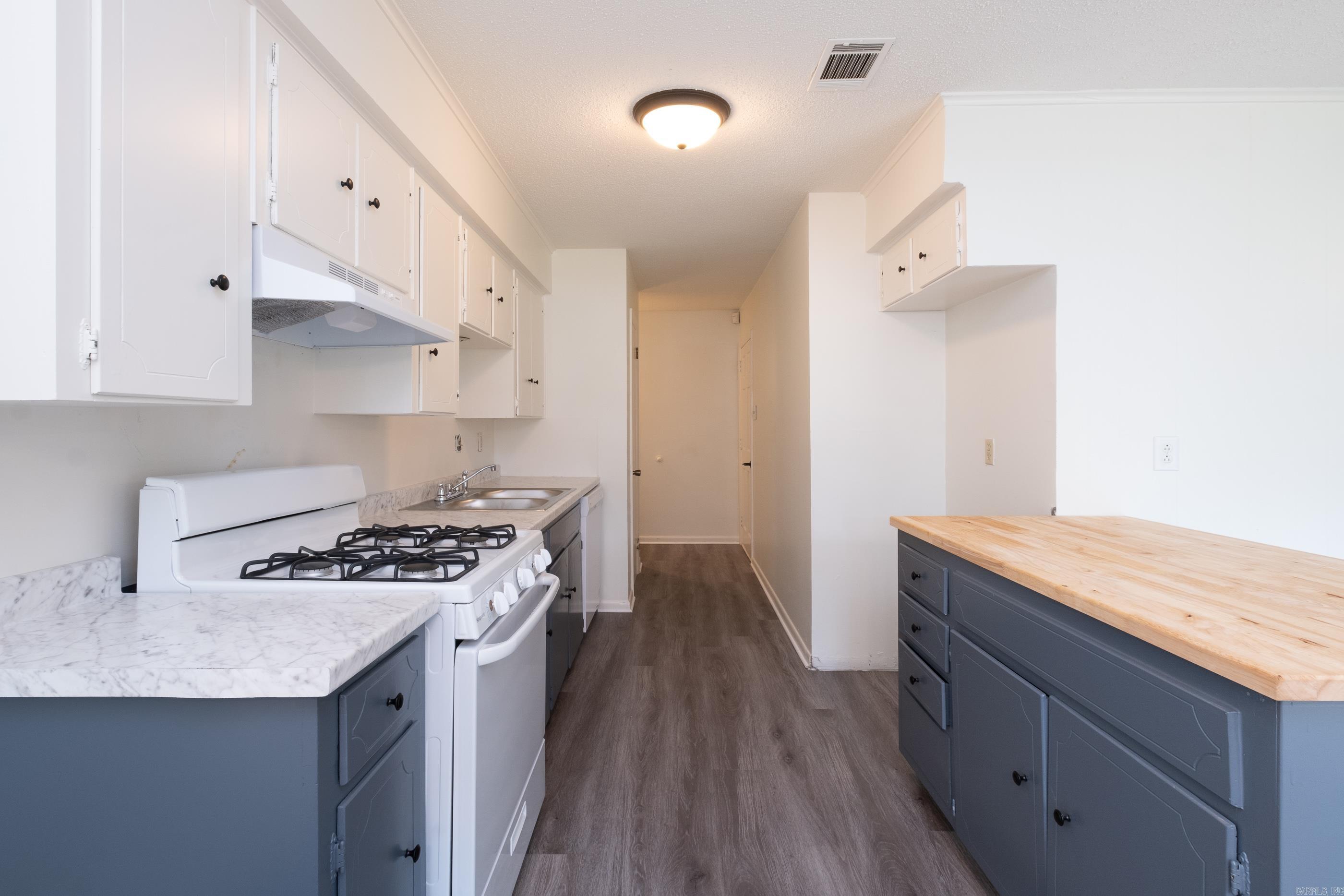 NORTH HILLS MANOR - Residential