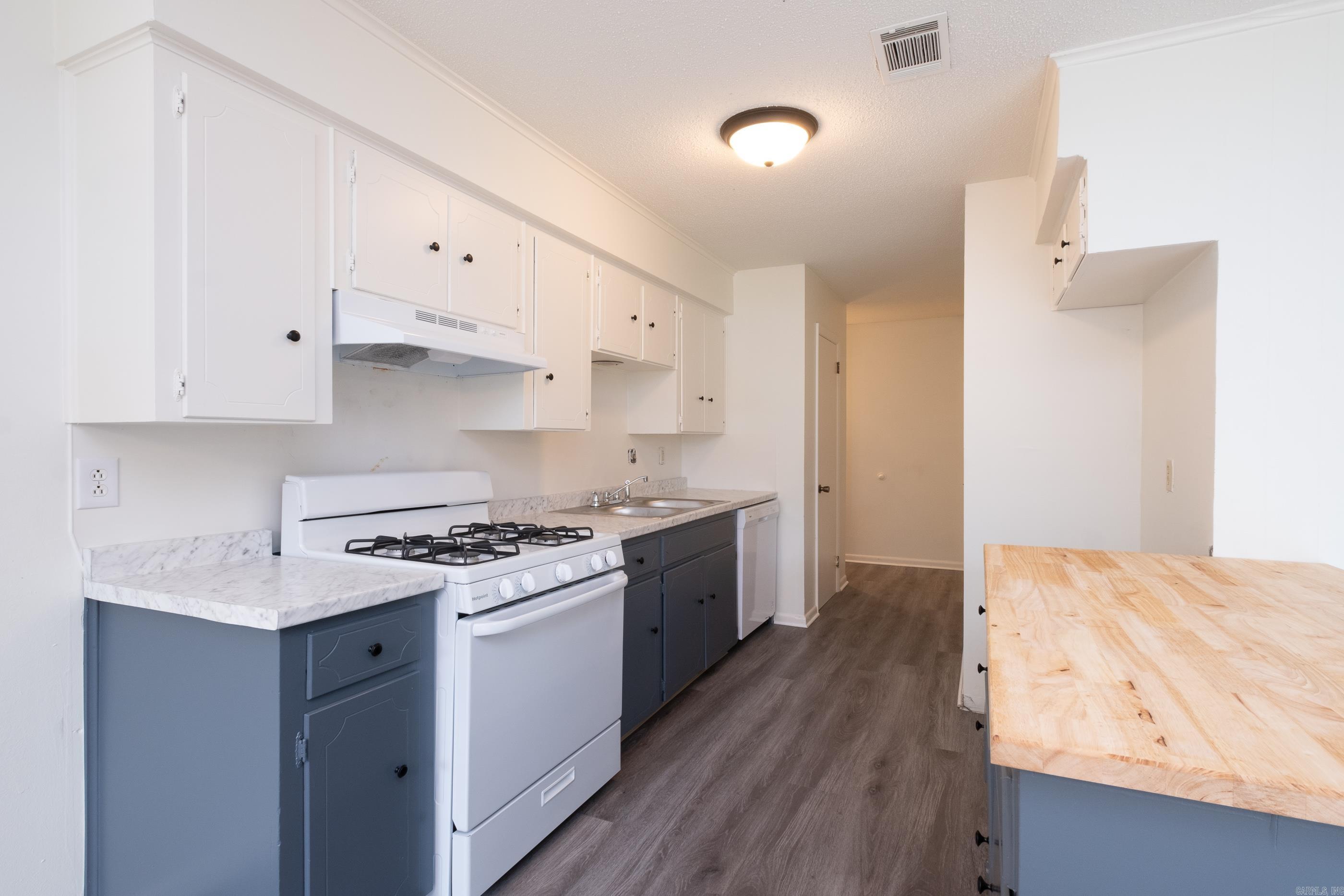 NORTH HILLS MANOR - Residential