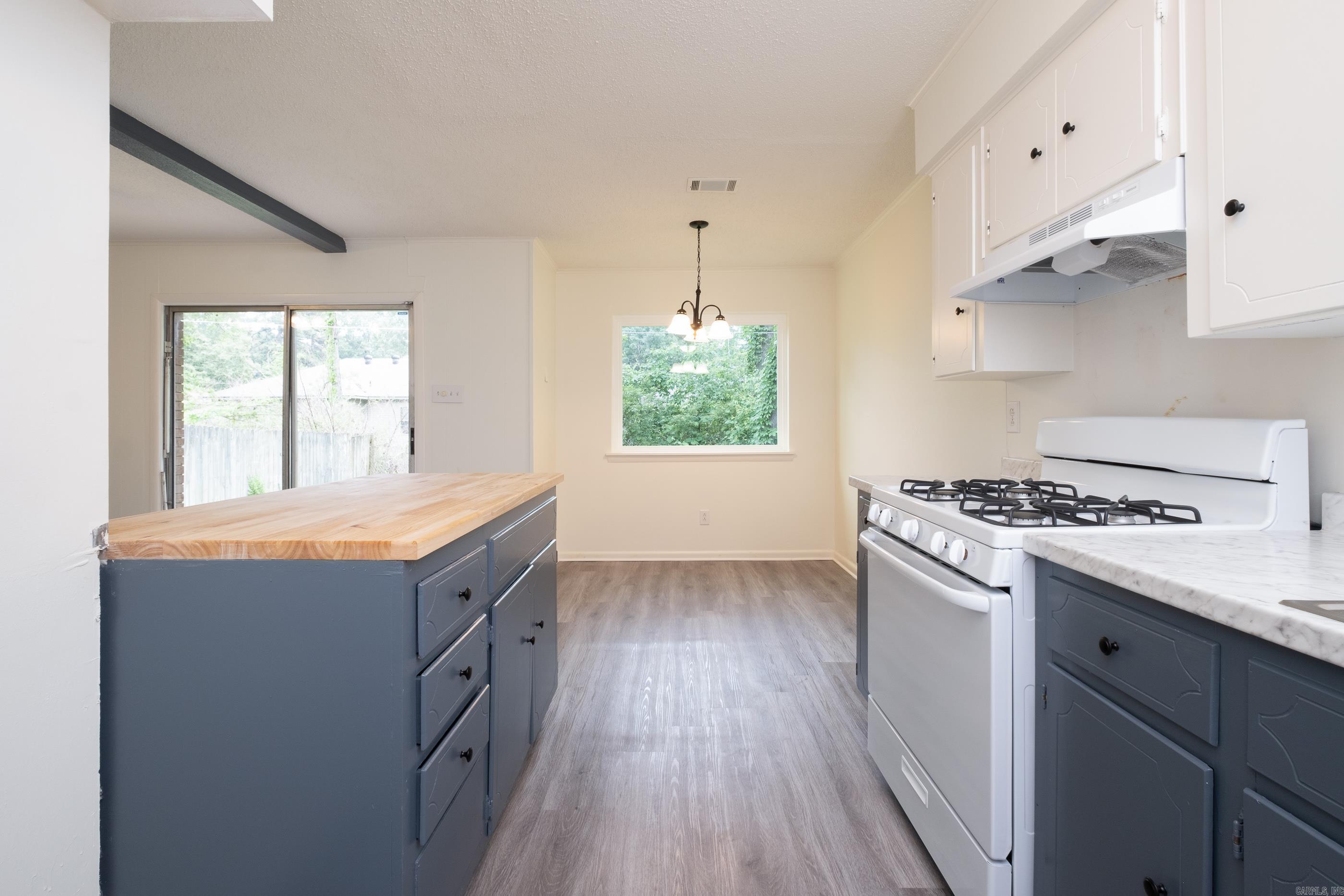 NORTH HILLS MANOR - Residential