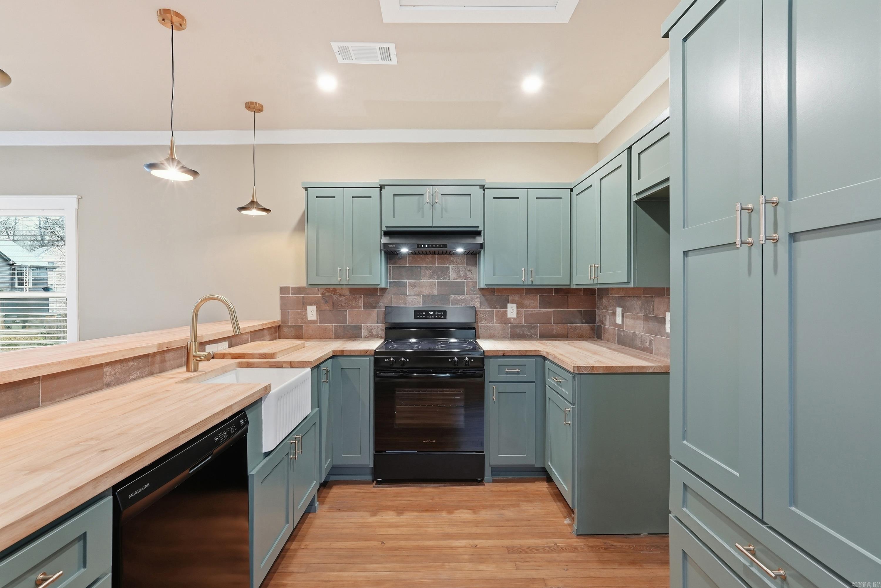 FOREST HILLS - Residential