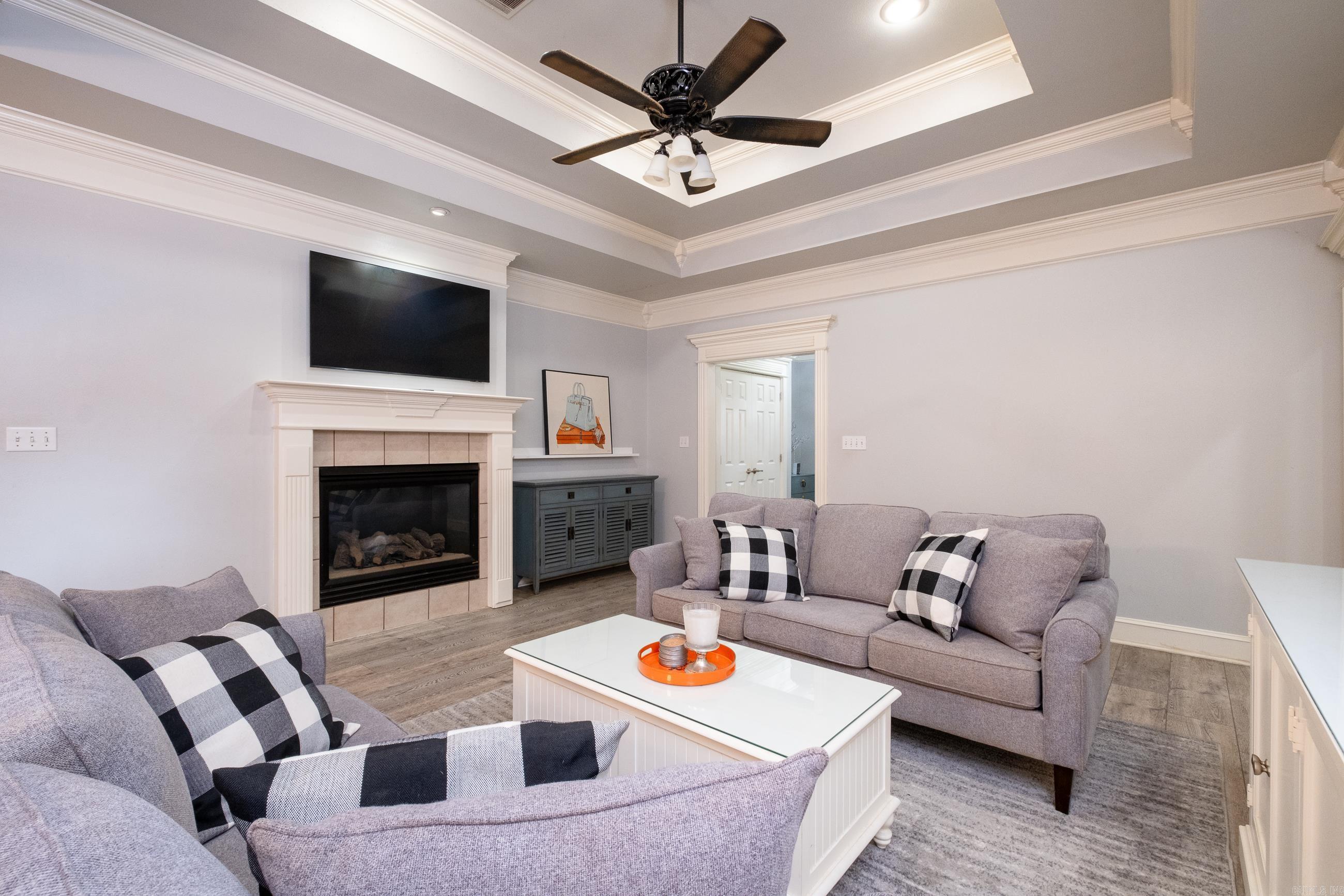 COUNTRY CLUB OF ARK THE - Residential