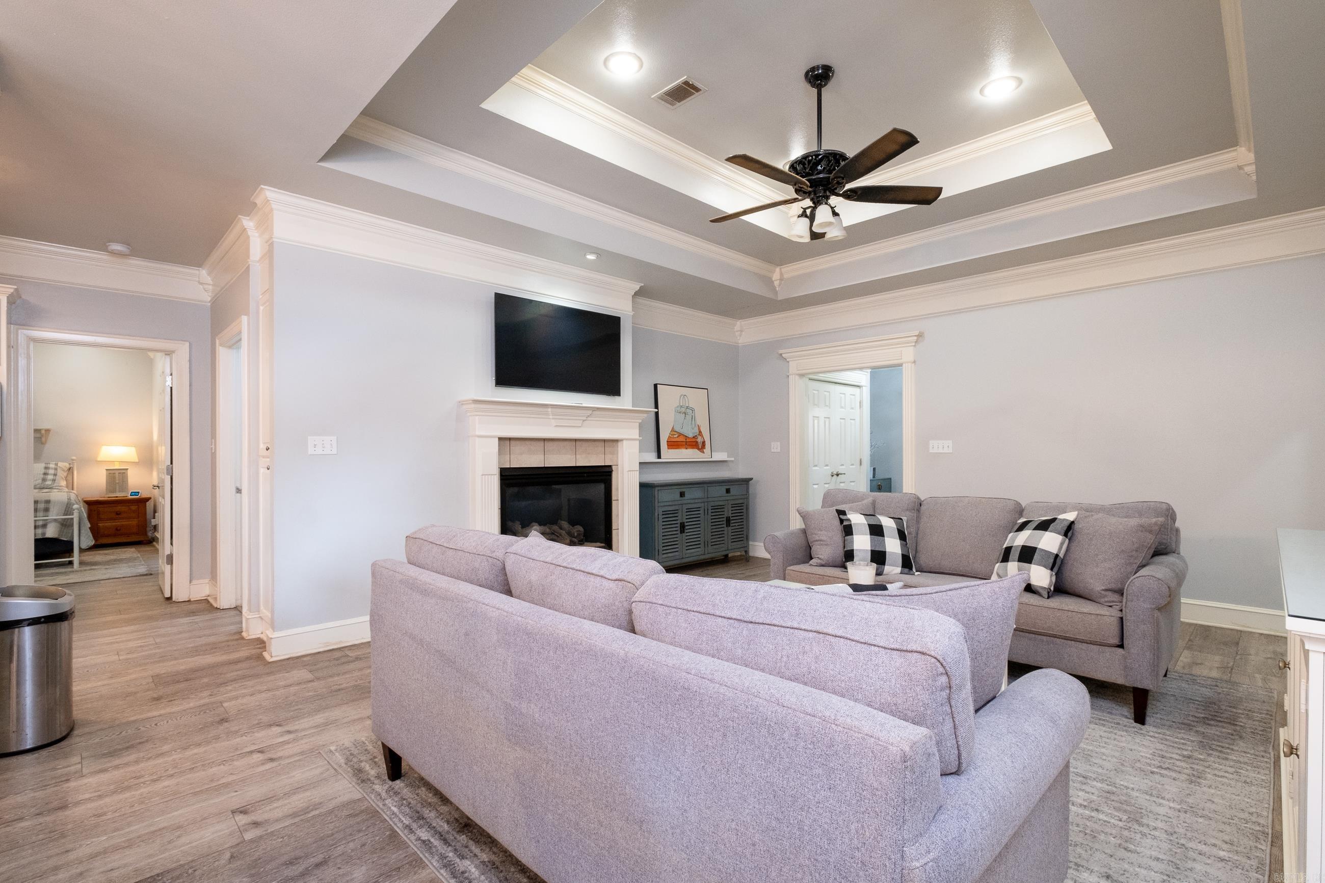 COUNTRY CLUB OF ARK THE - Residential