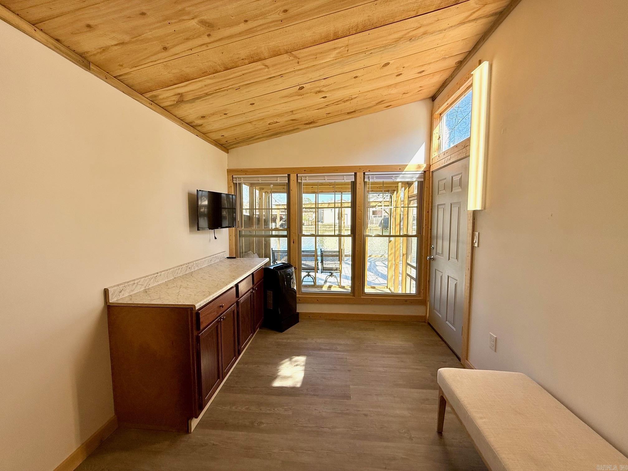 WOODLAND SHORES - Residential