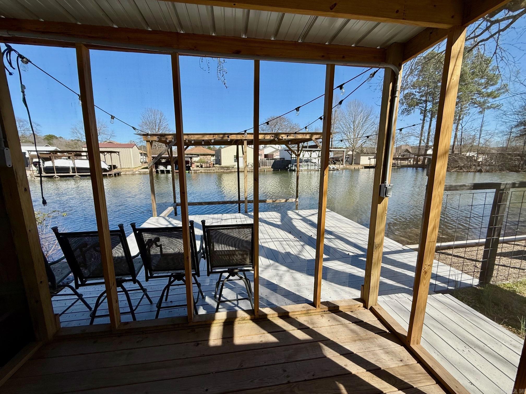 WOODLAND SHORES - Residential