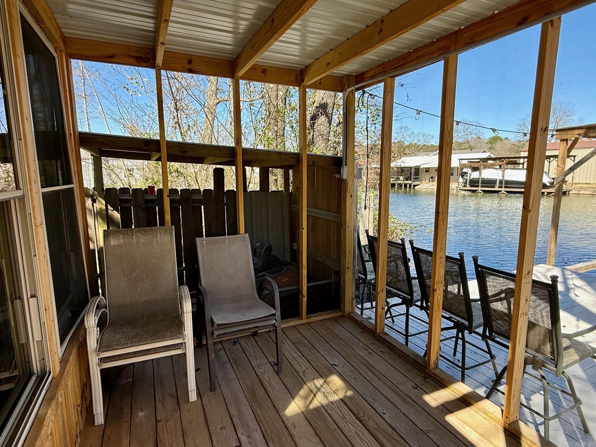 WOODLAND SHORES - Residential