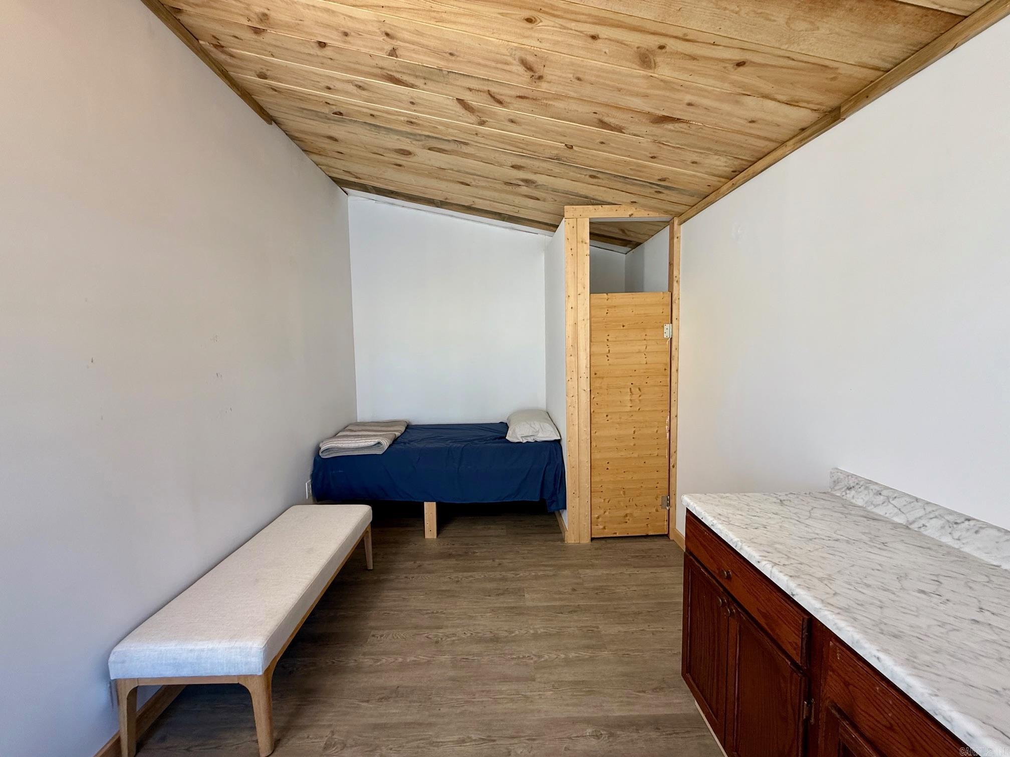 WOODLAND SHORES - Residential