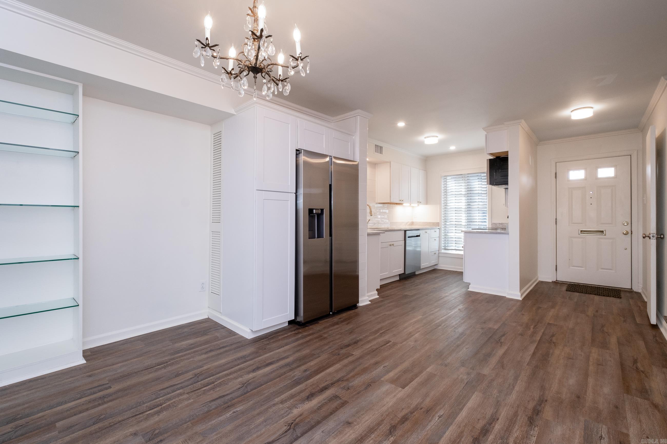 HAMPTON COURT APT HPR - Residential