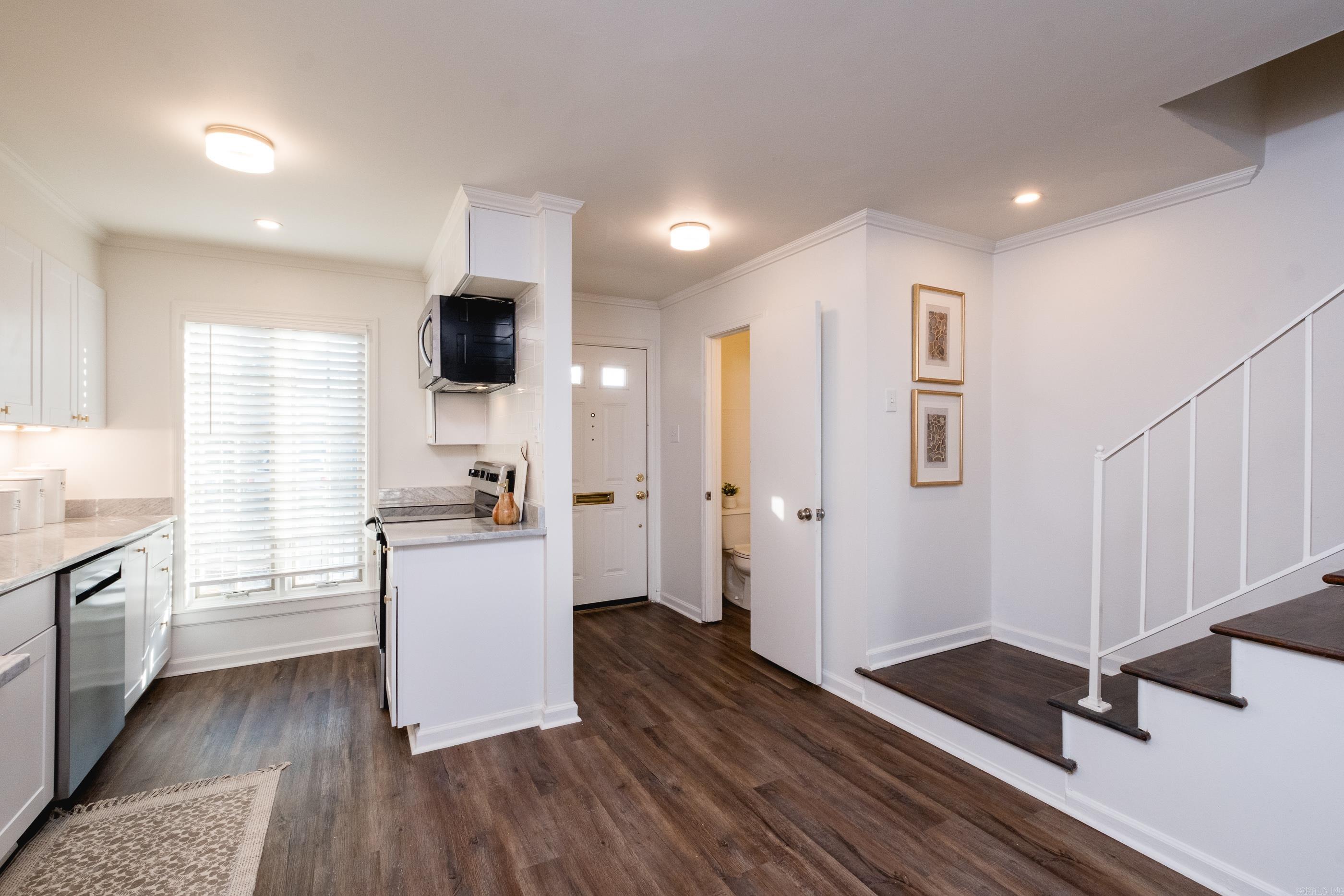 HAMPTON COURT APT HPR - Residential