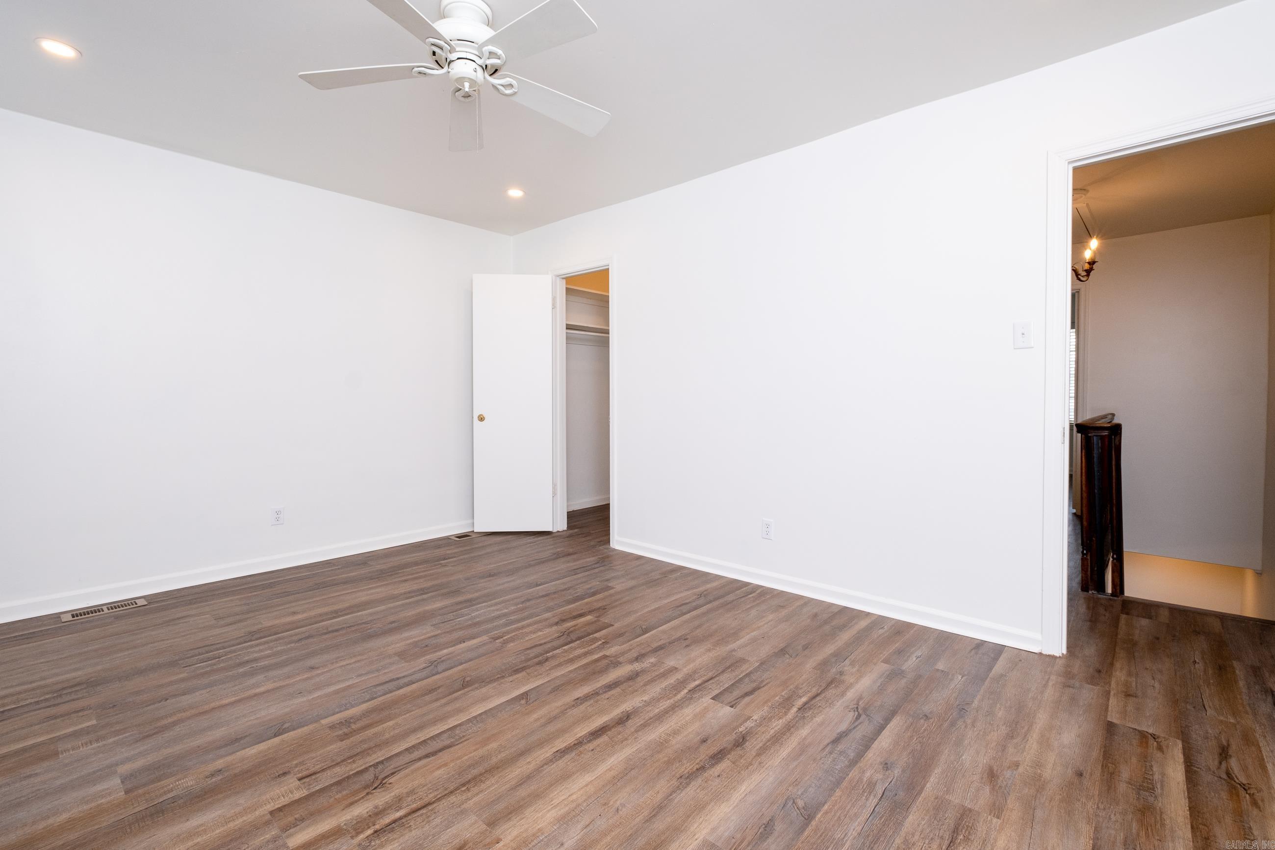 HAMPTON COURT APT HPR - Residential