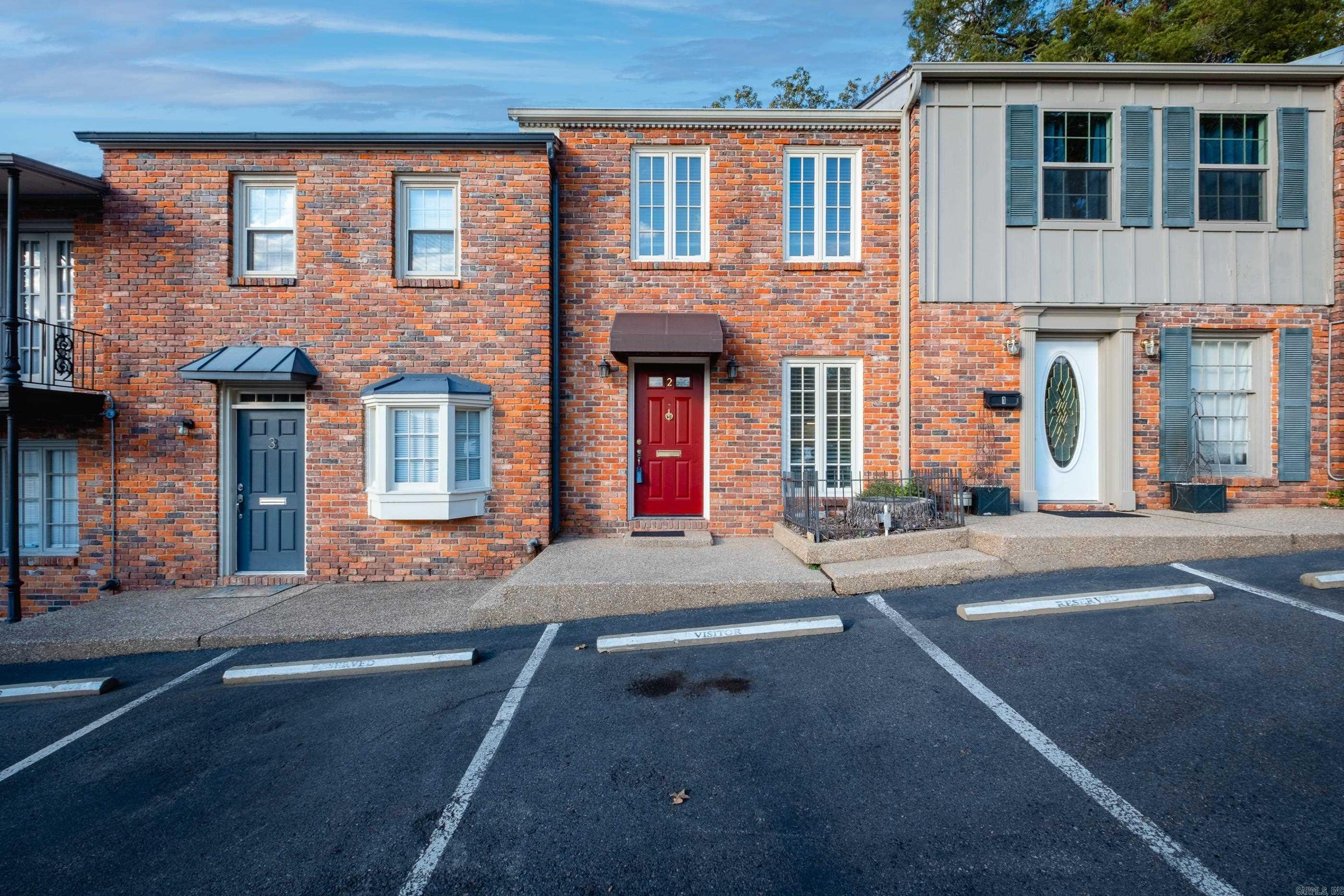 HAMPTON COURT APT HPR - Residential