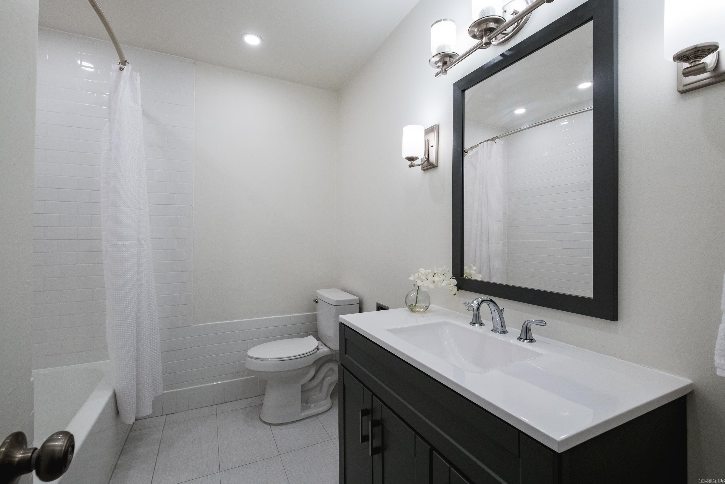 HAMPTON COURT APT HPR - Residential