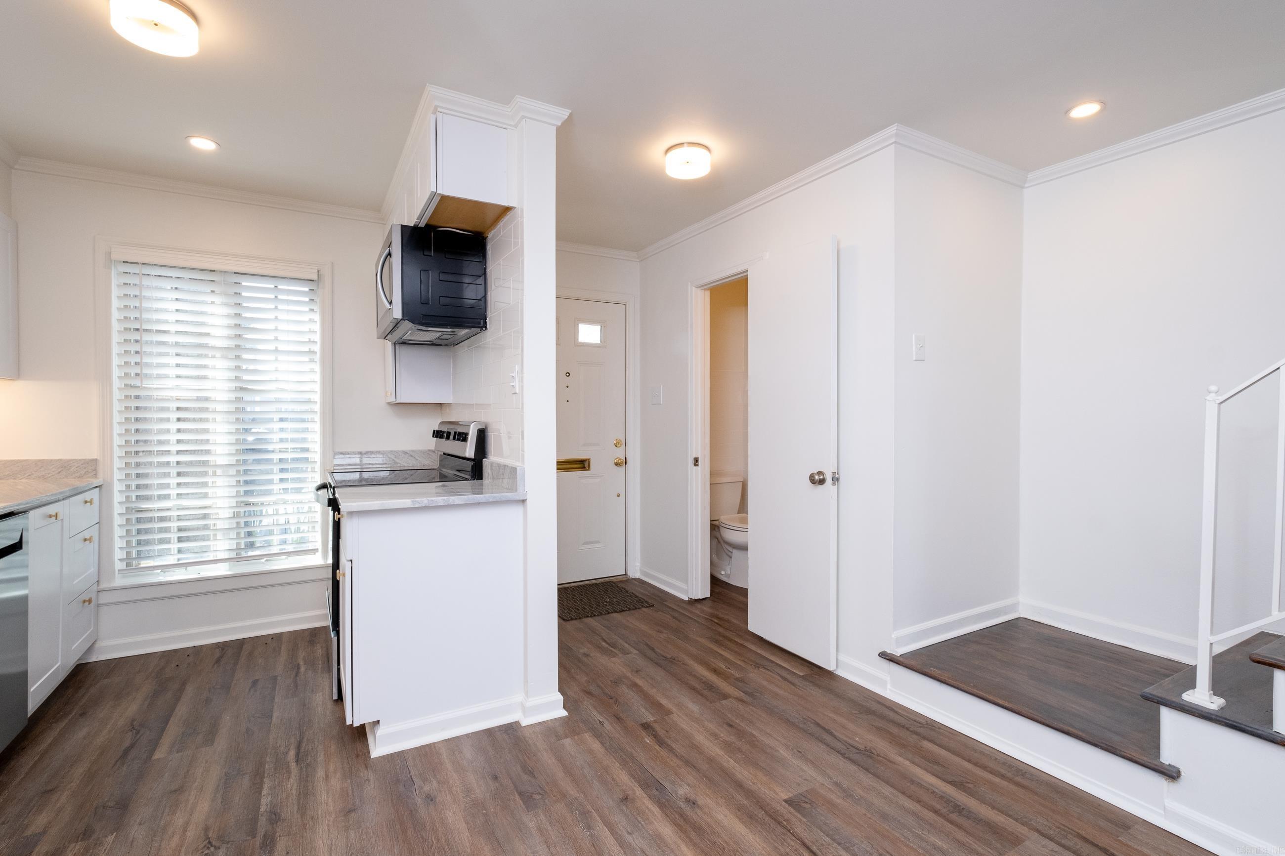 HAMPTON COURT APT HPR - Residential