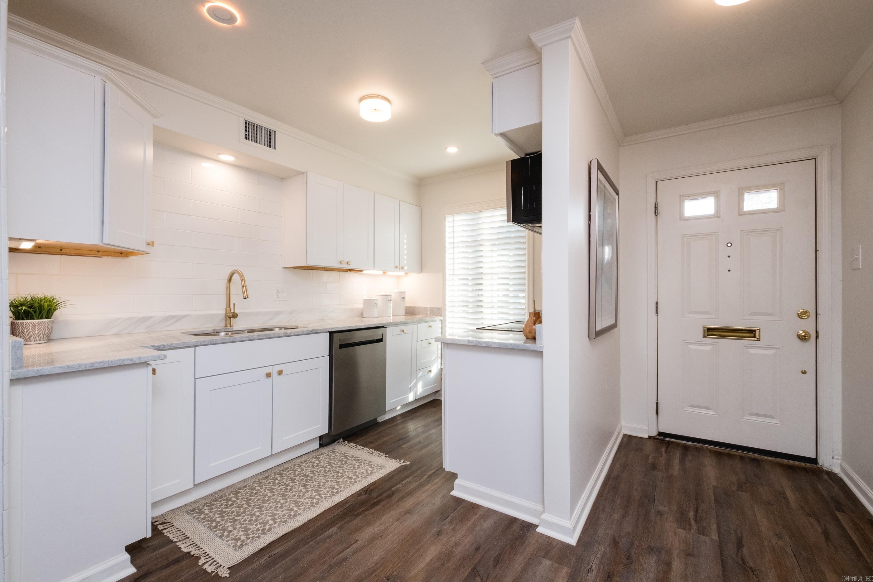 HAMPTON COURT APT HPR - Residential