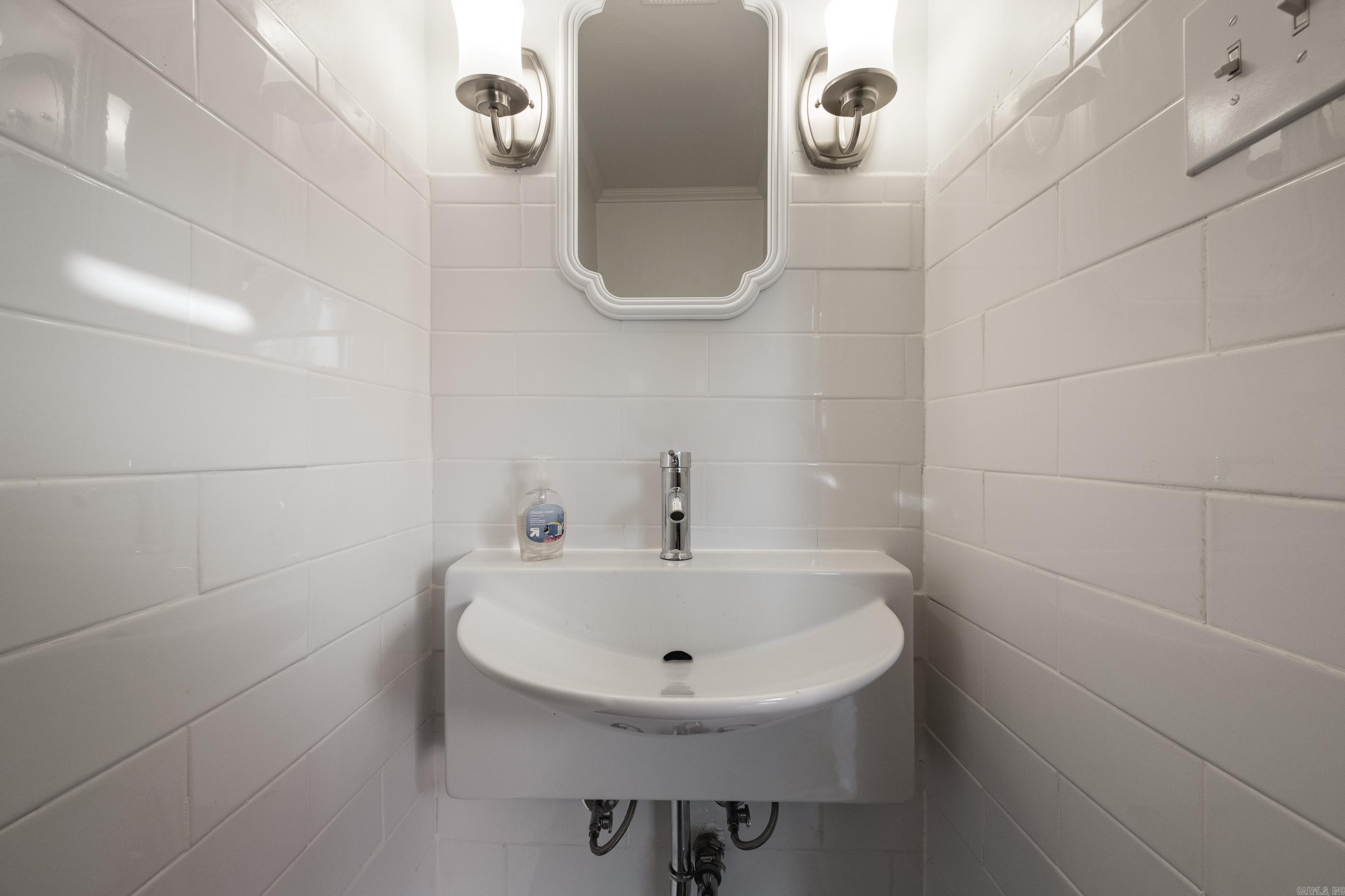 HAMPTON COURT APT HPR - Residential