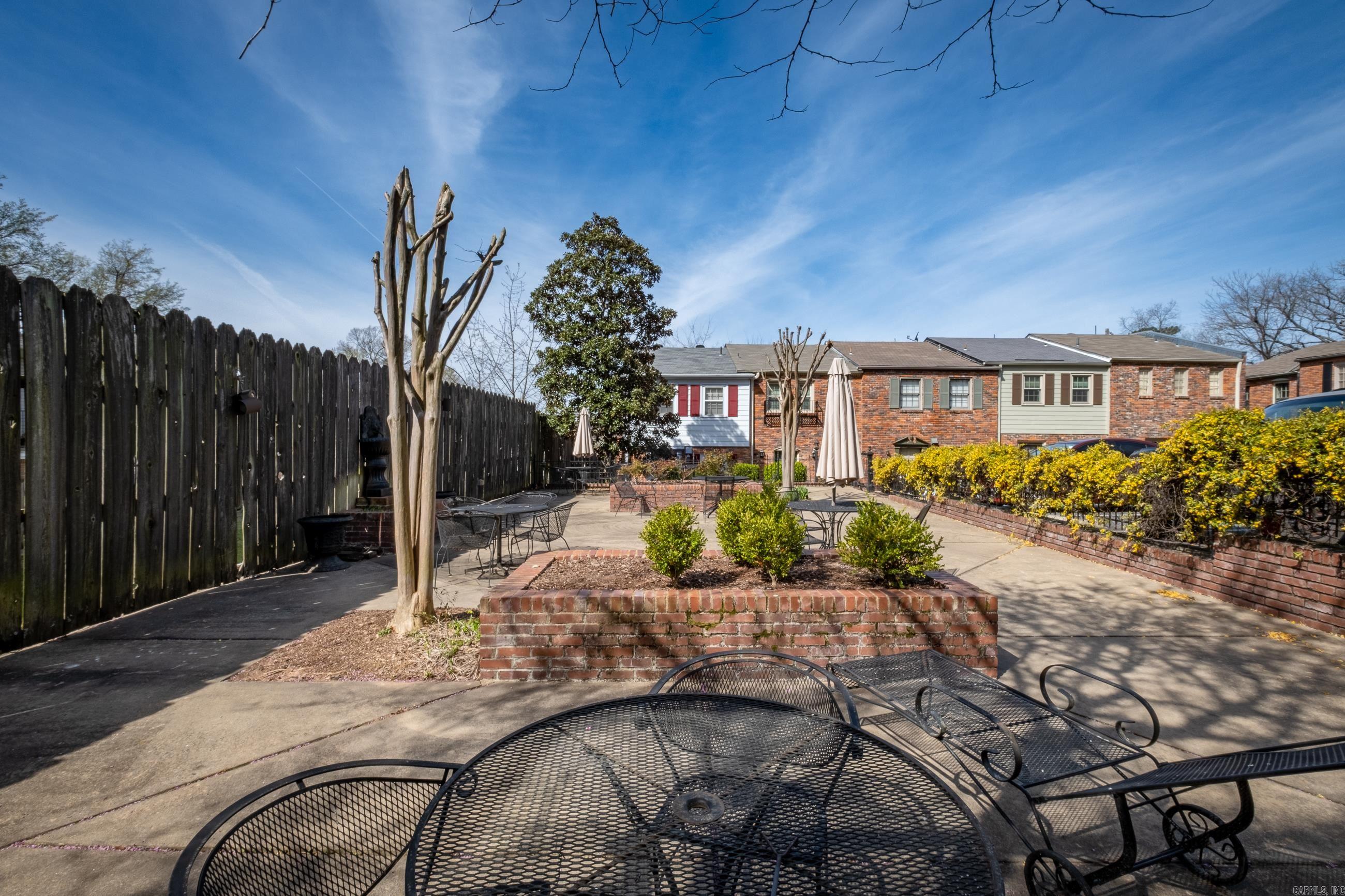 HAMPTON COURT APT HPR - Residential