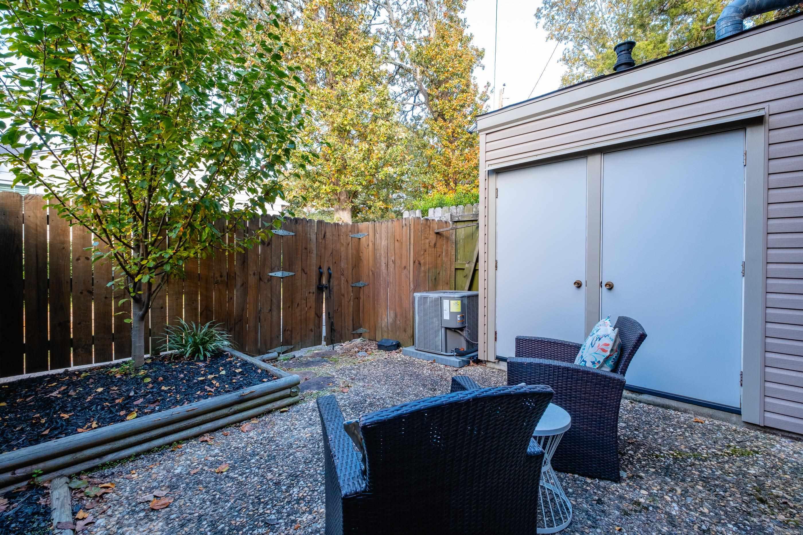 HAMPTON COURT APT HPR - Residential