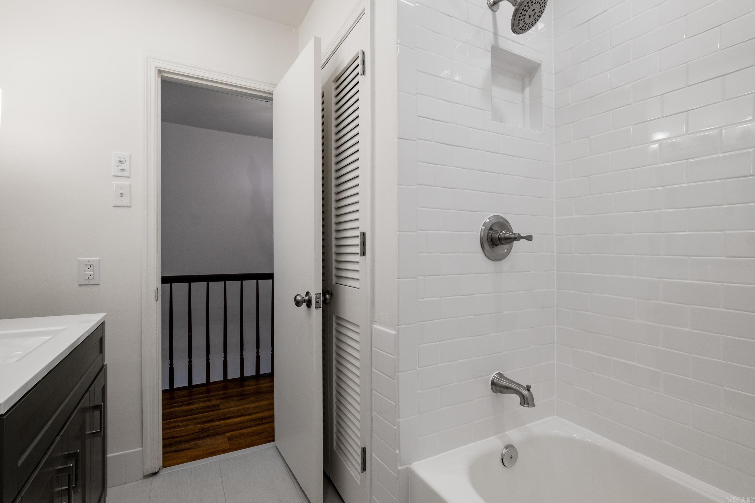 HAMPTON COURT APT HPR - Residential