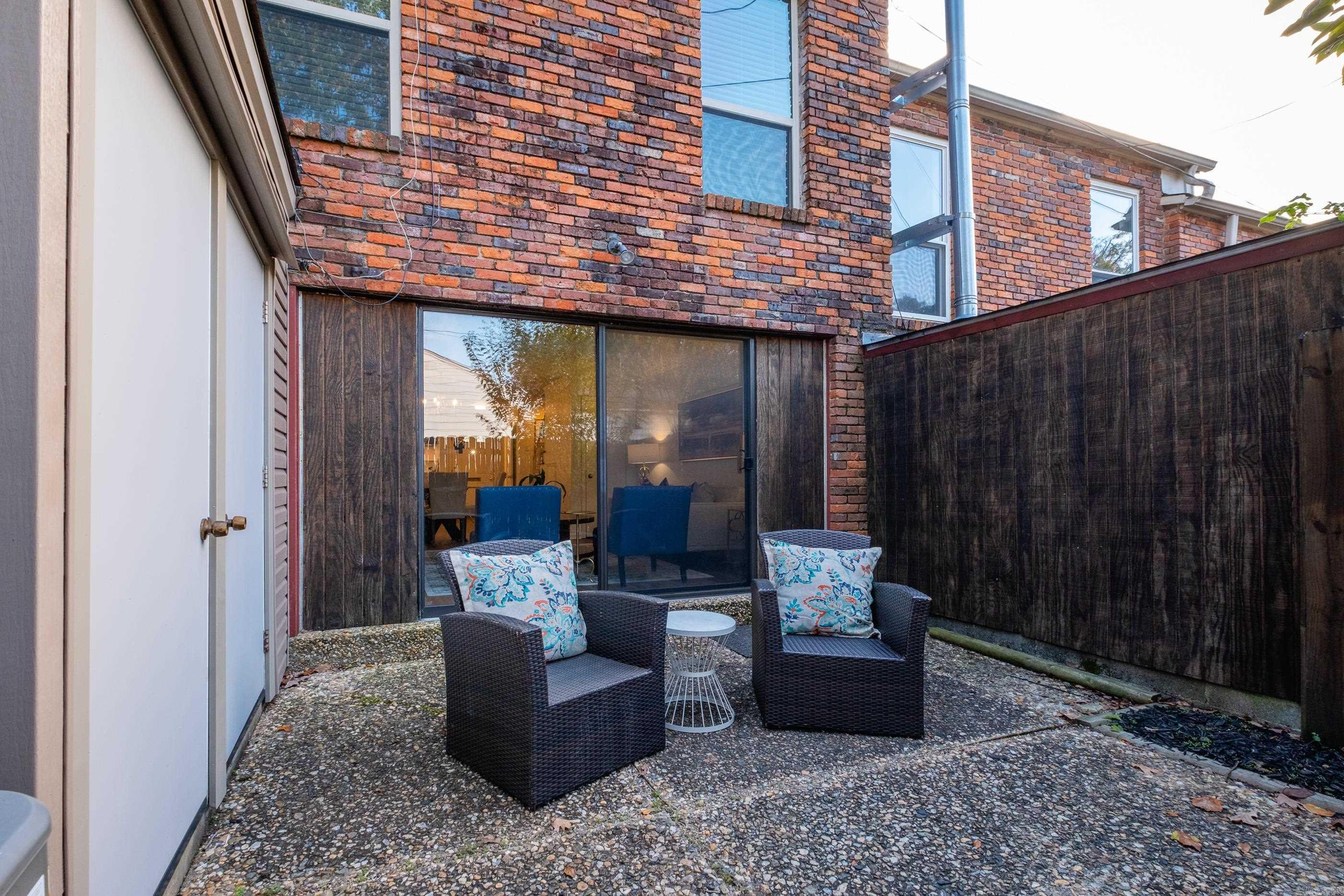 HAMPTON COURT APT HPR - Residential