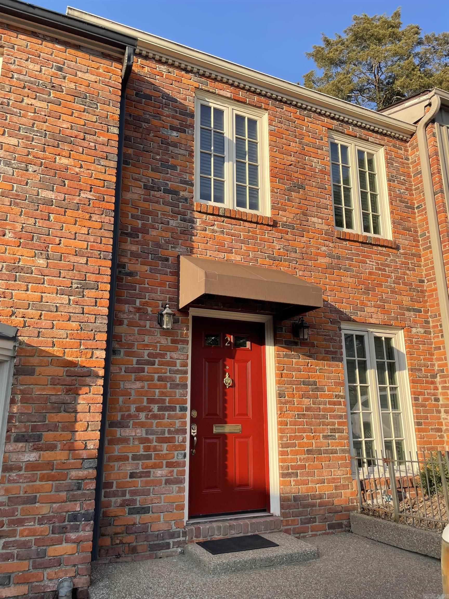 Beautifully Updated & Centrally Located Condo in the Heart of Little Rock This move-in-ready condo combines modern updates with exceptional convenience in one of Little Rockās most desirable areas. Enjoy quick access to major hospitals, shopping, dining, 10 Fitness, OrangeTheory, and the Heights. The well-managed Hampton Court community offers low POA dues ($175/month), a beautifully maintained courtyard, and excellent overall upkeep. Inside, the open-concept main level features a bright, stylish kitchen with marble countertops, spacious living & dining areas, and a convenient half bath. Upstairs, youāll find two generously sized bedrooms, a full bath, and a laundry area. The washer, dryer, and stainless-steel refrigerator all convey. Additional highlights include a tankless water heater, private fenced-in patio, new roof, newer windows, and an ext storage room. Avg monthly utilities are impressively low ā approx $54 for water, $60 for electricity, and $44 for gas. Located between Cantrell & Kavanaugh, both on Little Rockās snow-plow routes, this property also sits along the #1 bus line, with the nearest stop less than a 10-minute walk away (a designated snow route as well).