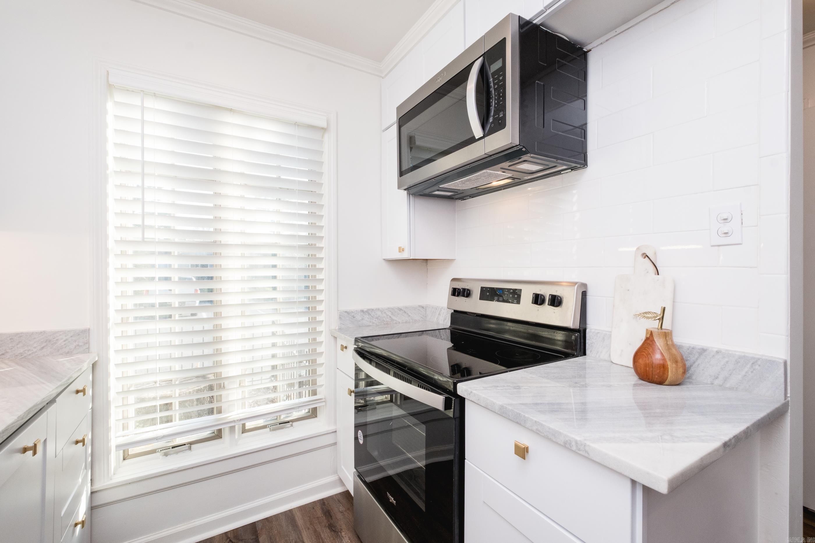 HAMPTON COURT APT HPR - Residential