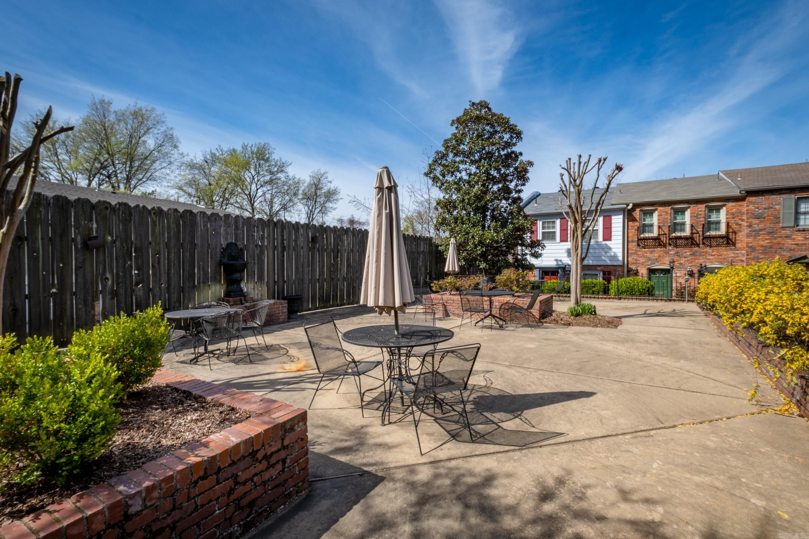 HAMPTON COURT APT HPR - Residential