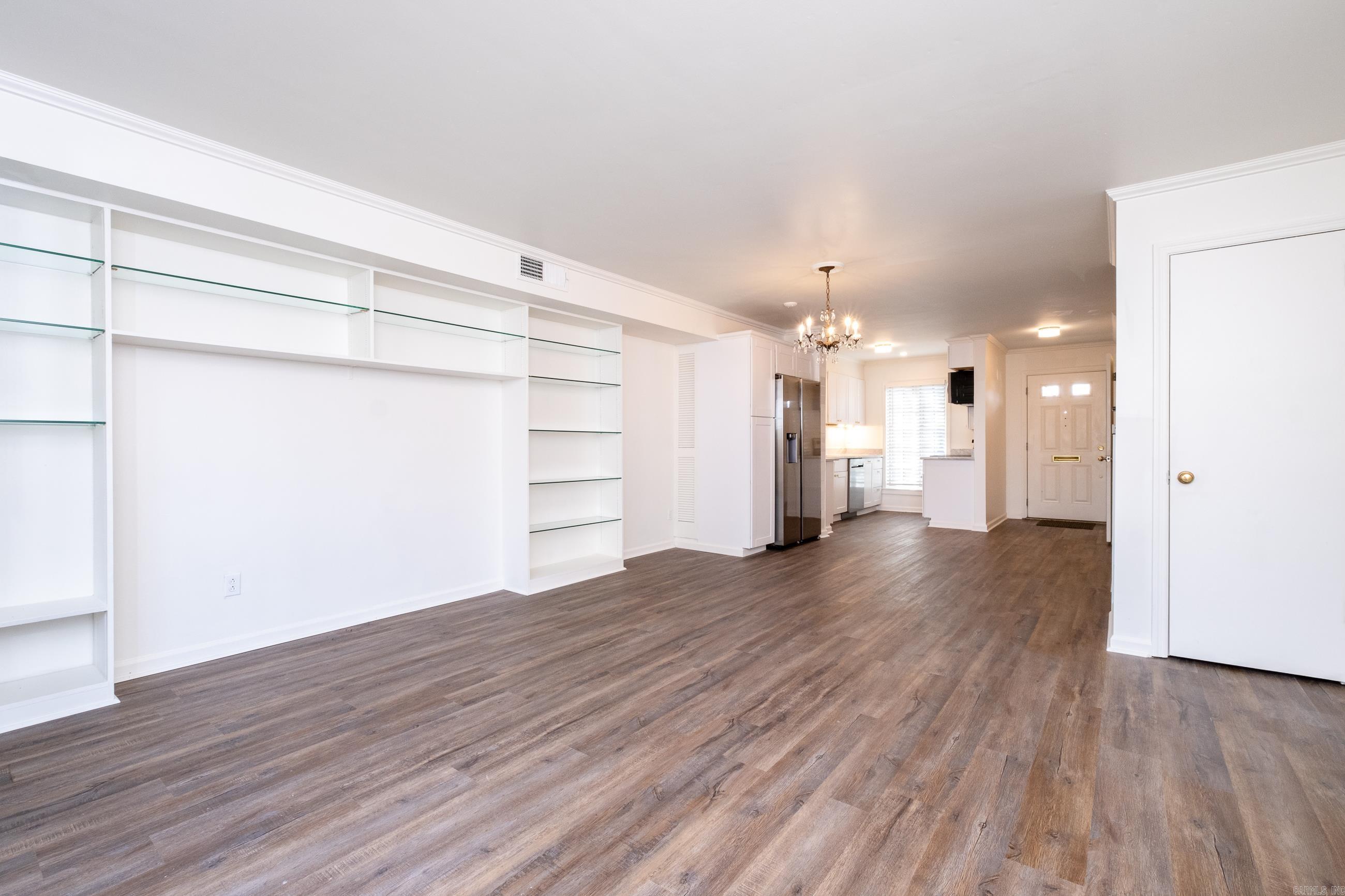 HAMPTON COURT APT HPR - Residential