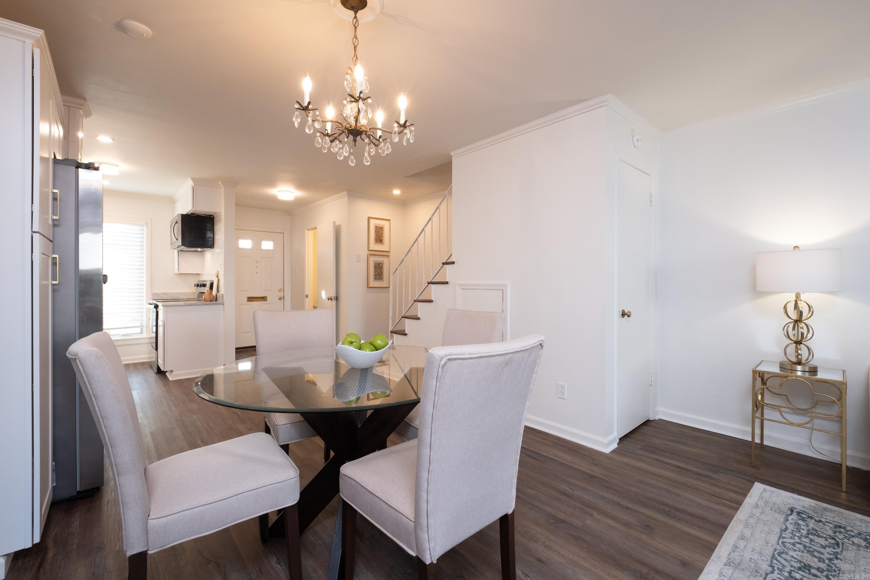 HAMPTON COURT APT HPR - Residential