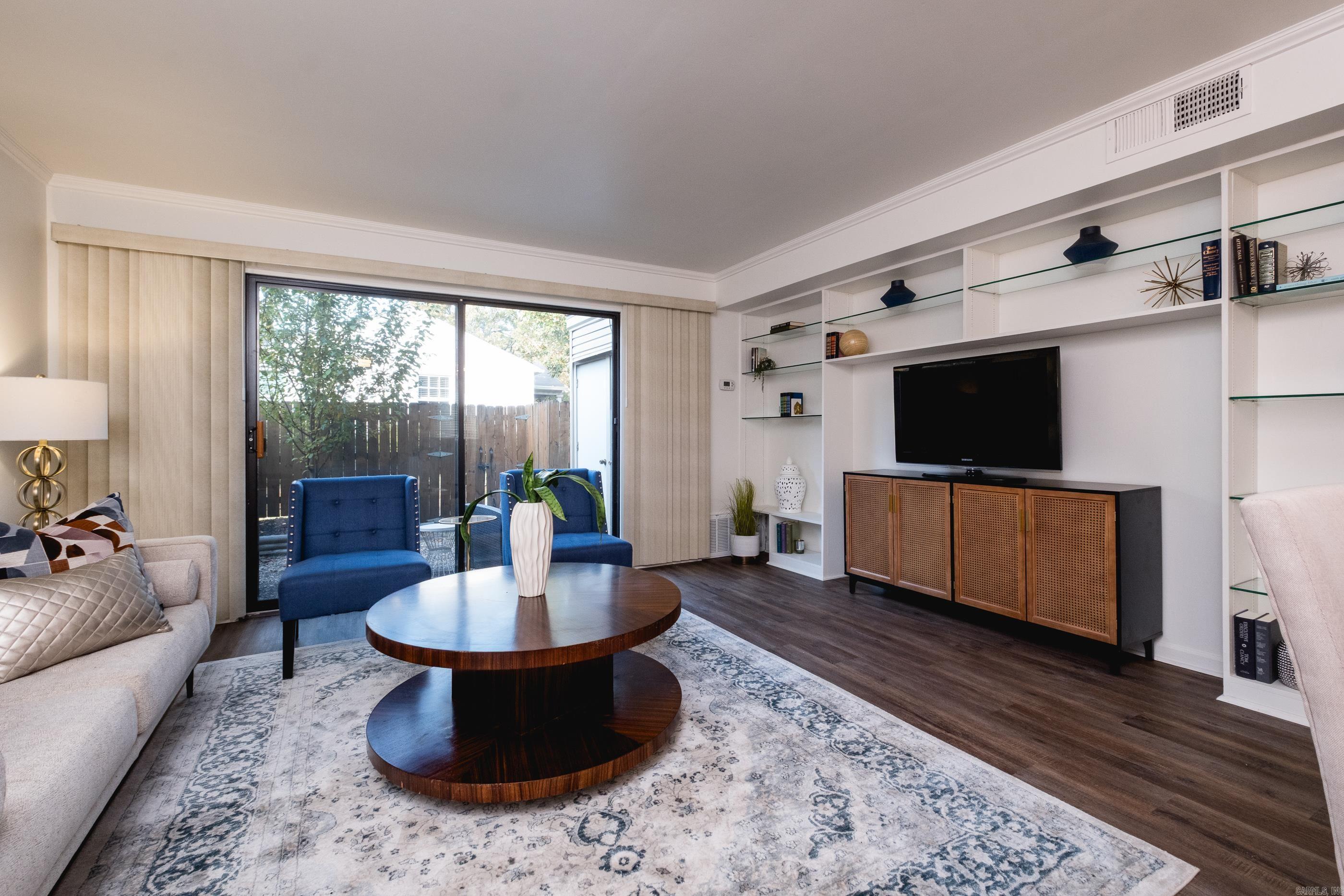 HAMPTON COURT APT HPR - Residential