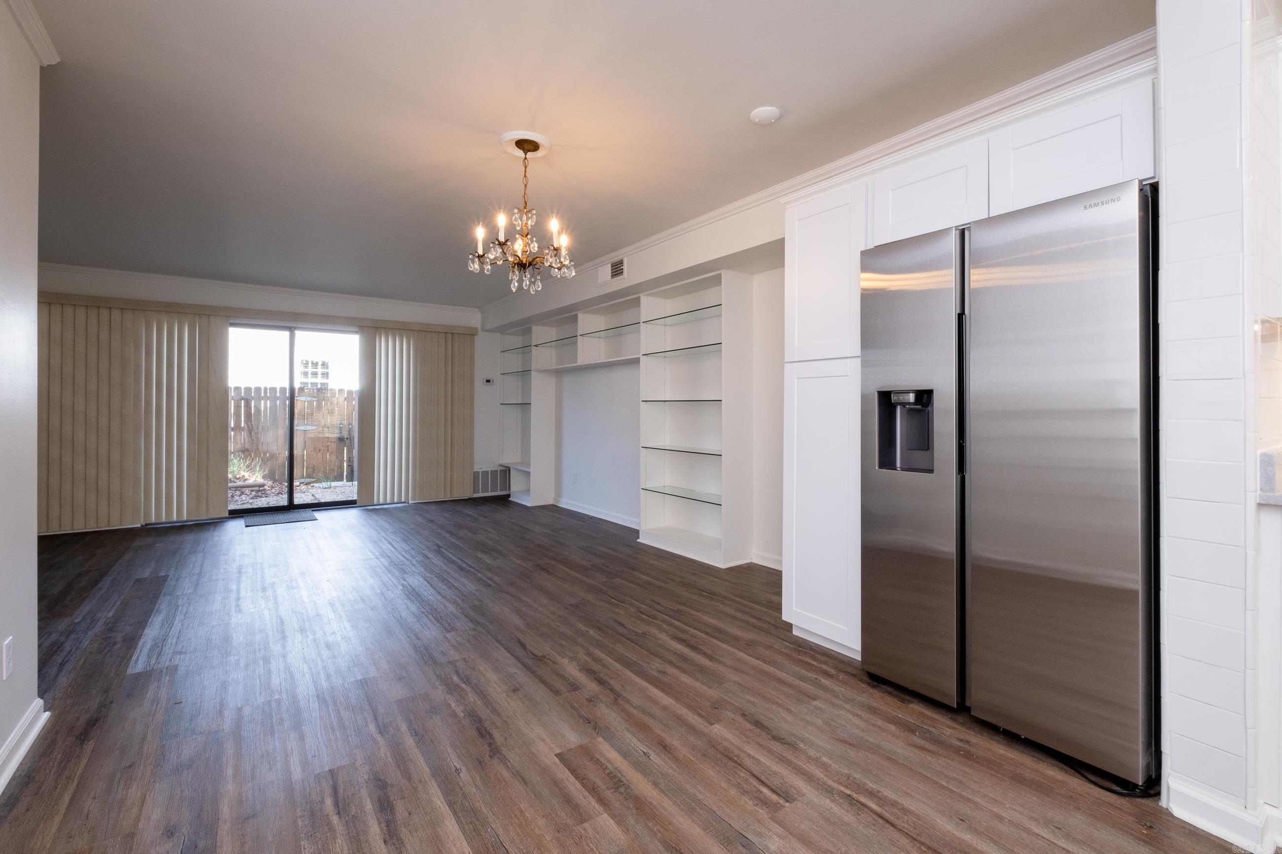 HAMPTON COURT APT HPR - Residential