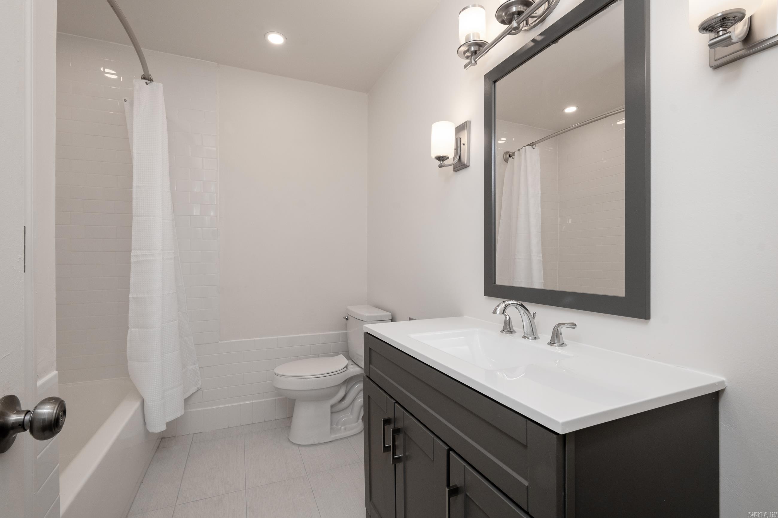 HAMPTON COURT APT HPR - Residential