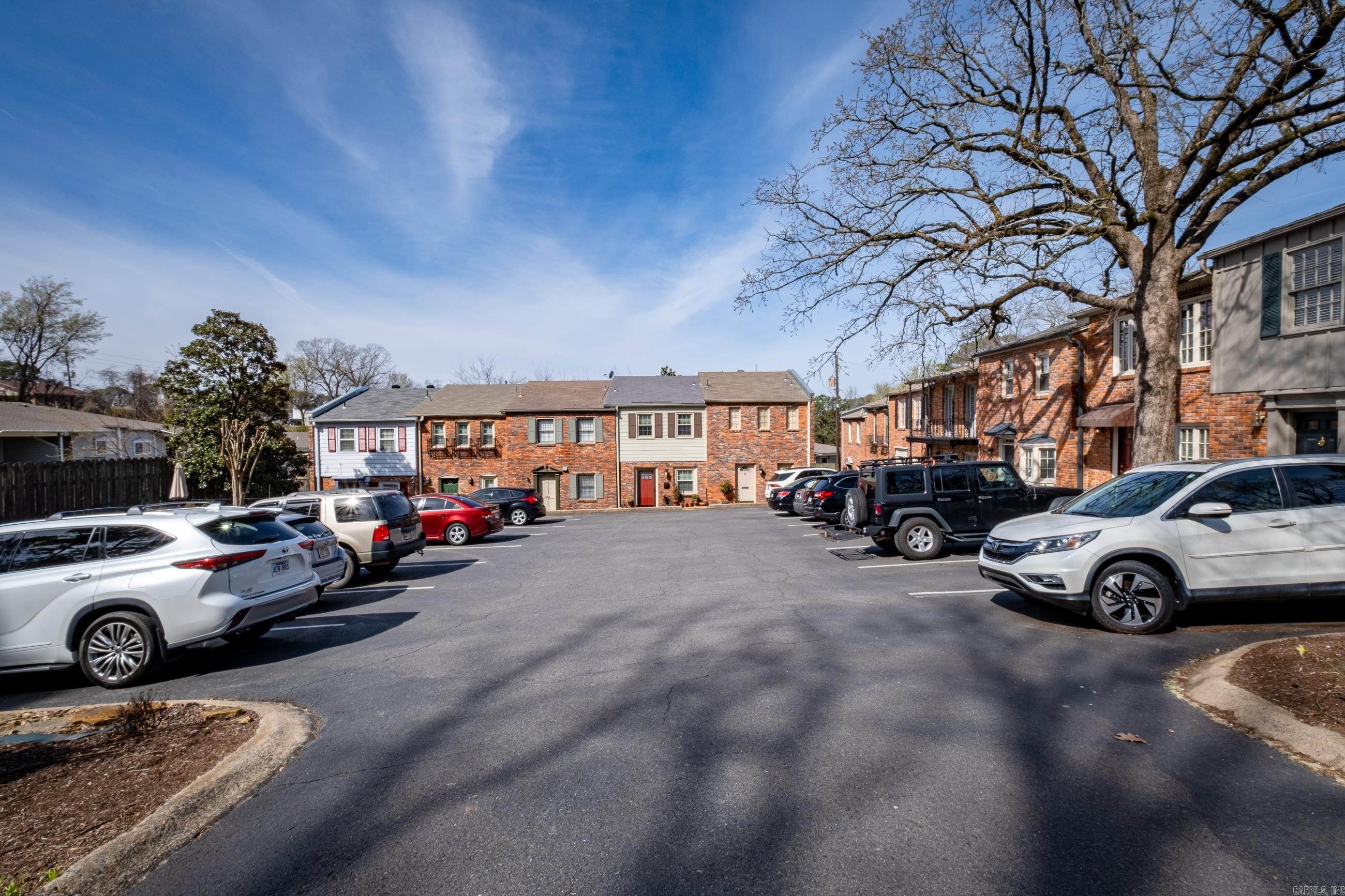HAMPTON COURT APT HPR - Residential