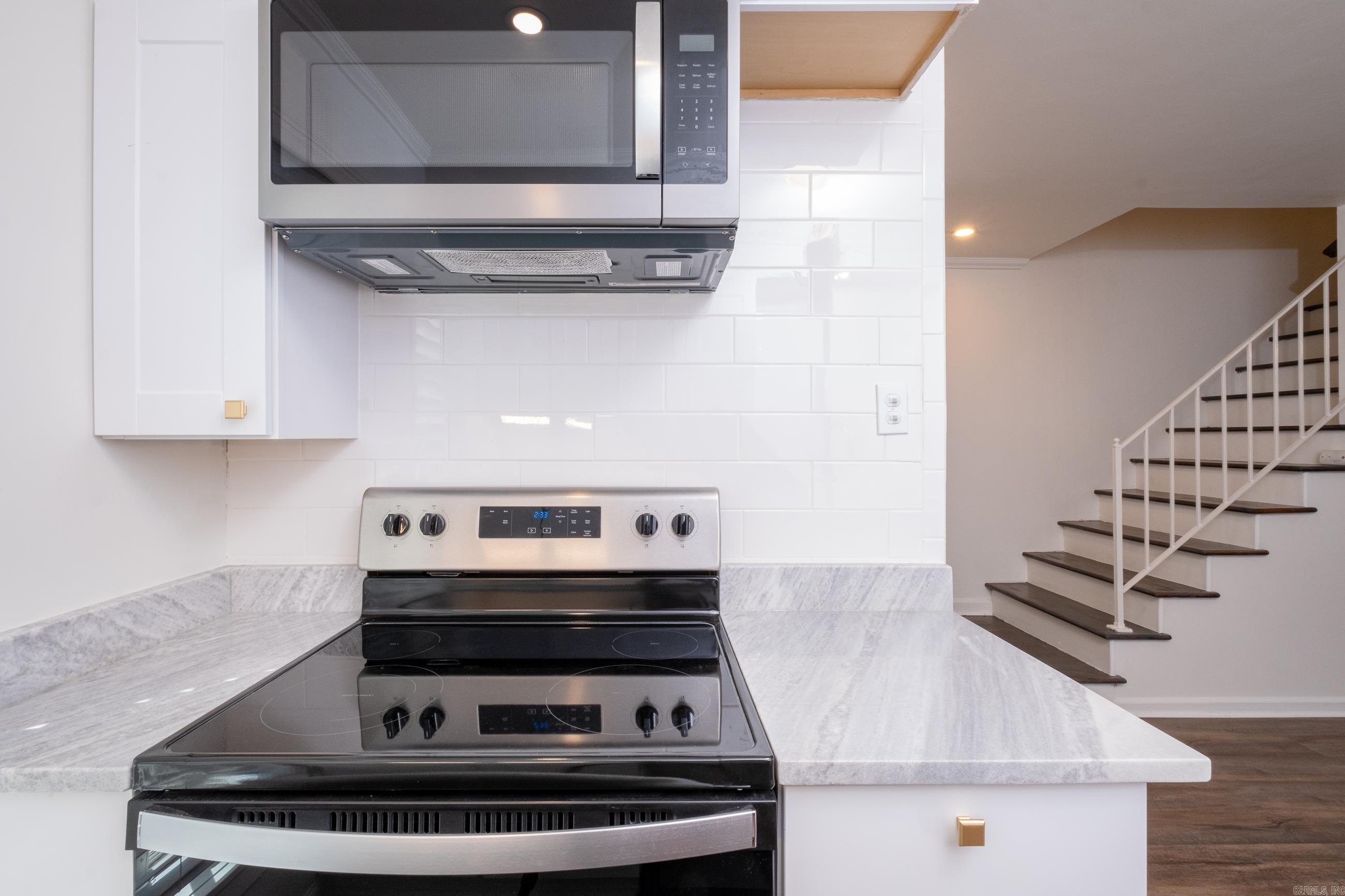HAMPTON COURT APT HPR - Residential