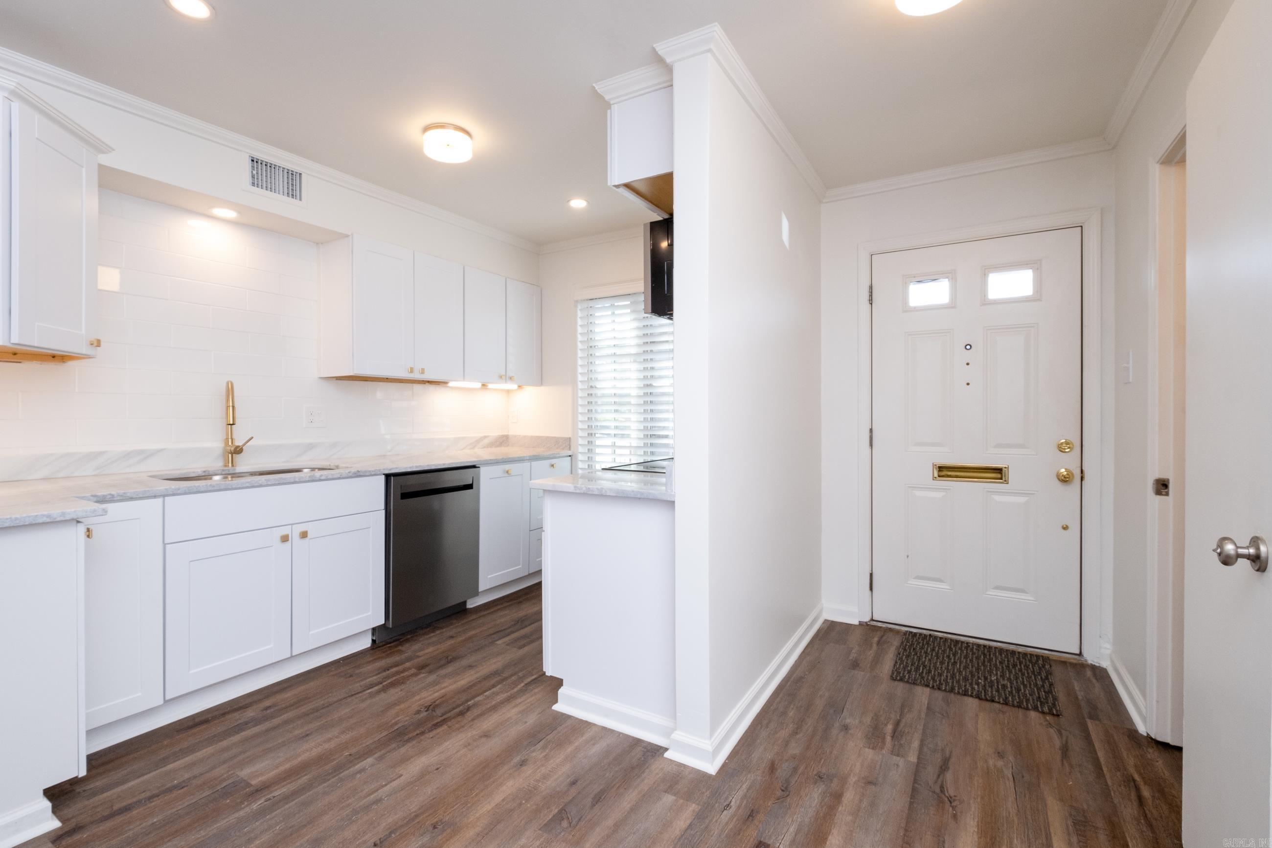HAMPTON COURT APT HPR - Residential