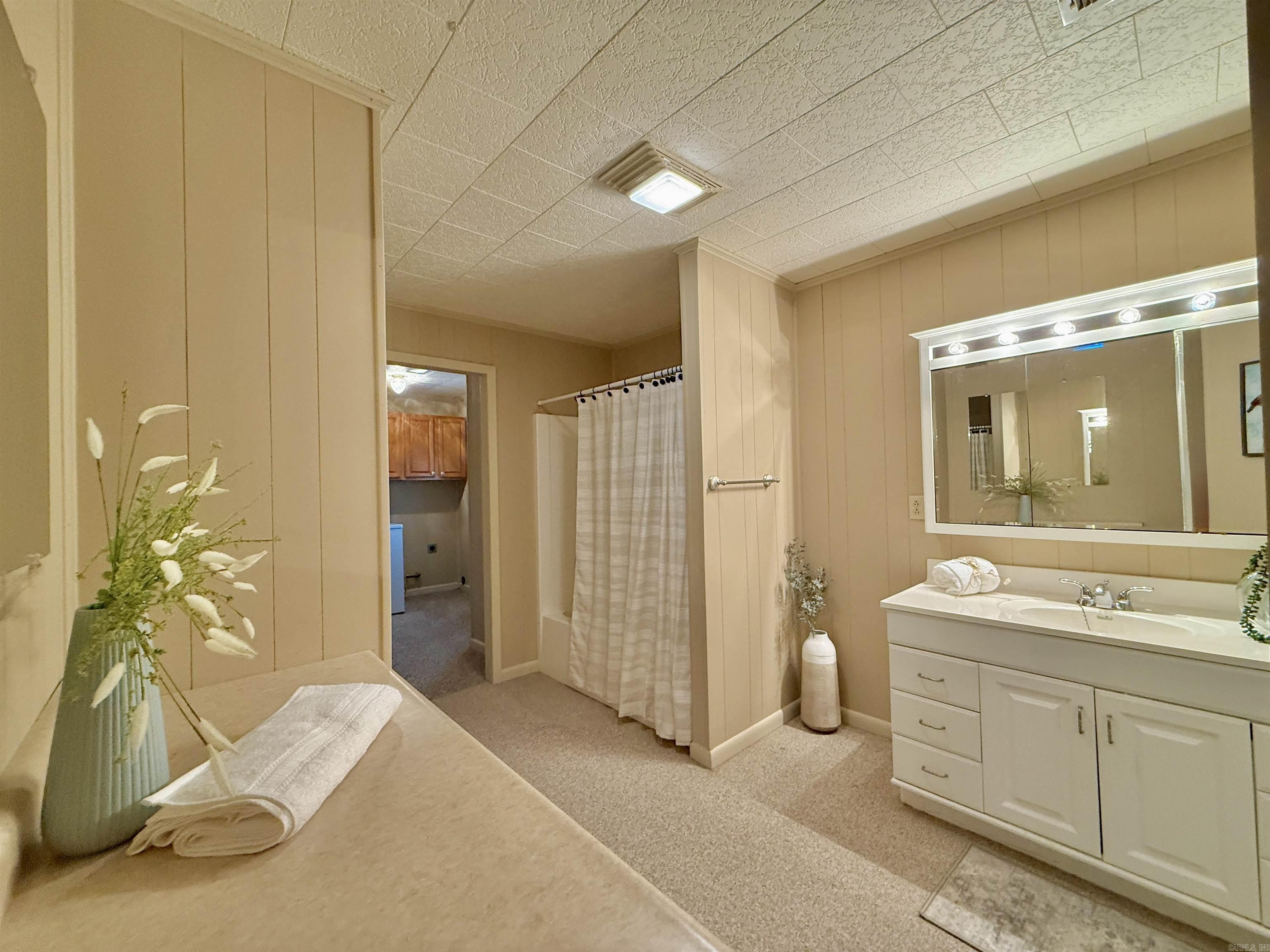 COLONIAL ACRES - Residential