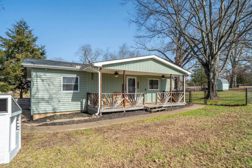 This beautifully updated 3-bedroom, 2-bath home is located in the desirable Lakeside School District, offering the perfect combination of modern living and comfort. Move-in ready and designed with both style and function in mind, this home is a true standout. As you enter, you’ll appreciate the fresh, inviting atmosphere. With many updates including flooring, cabinets, and appliances. The large, fully fenced backyard provides a great space for kids, pets, or just enjoying outdoor time. Plus, with a newer roof already in place, you can enjoy peace of mind knowing the major updates are taken care of. As a bonus, a 1-year home warranty is included, providing added protection for your new home. Don't miss out on this opportunity to own a well-maintained, updated home in a top-rated school district. Schedule your showing today!