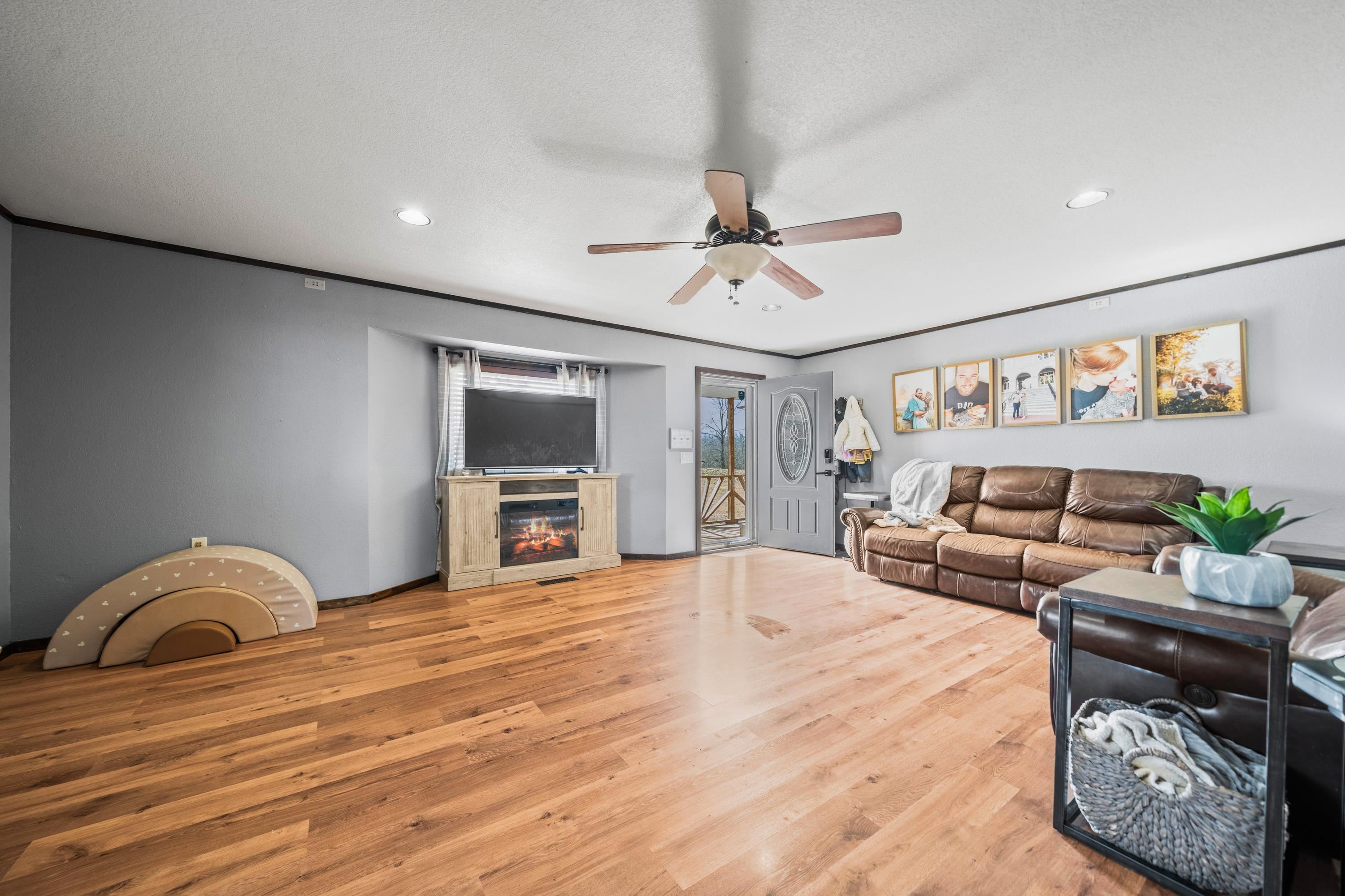 UNPLATTED ACREAGE - Residential