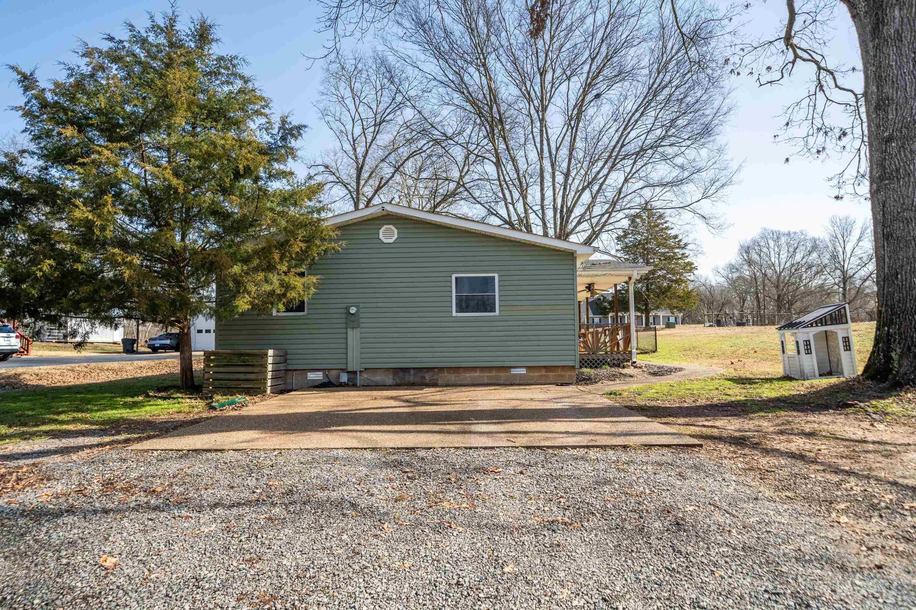 UNPLATTED ACREAGE - Residential