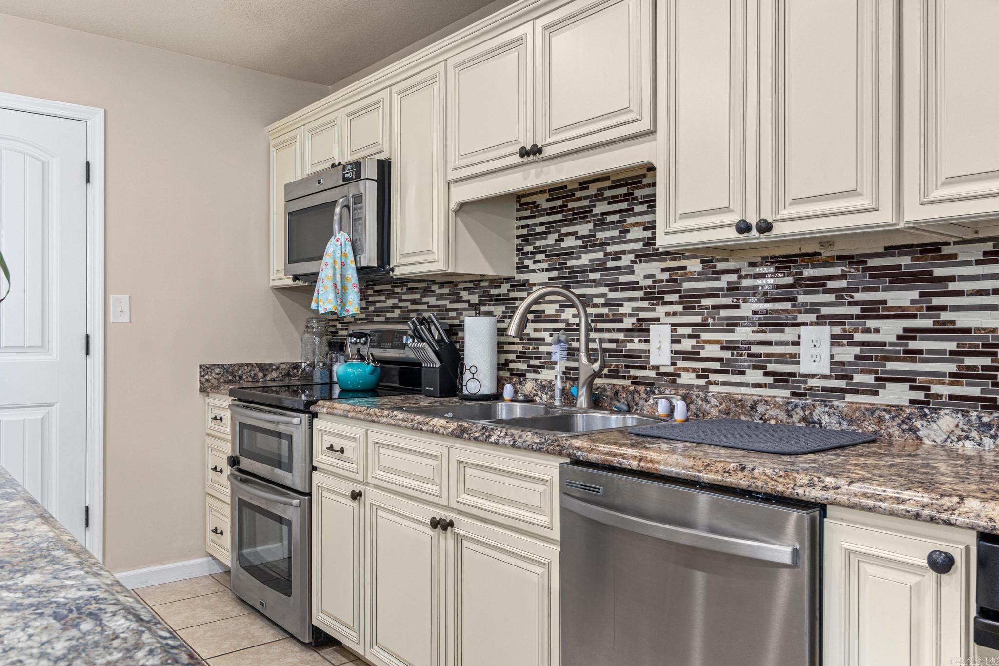 PARKWAY PLANTATION - Residential