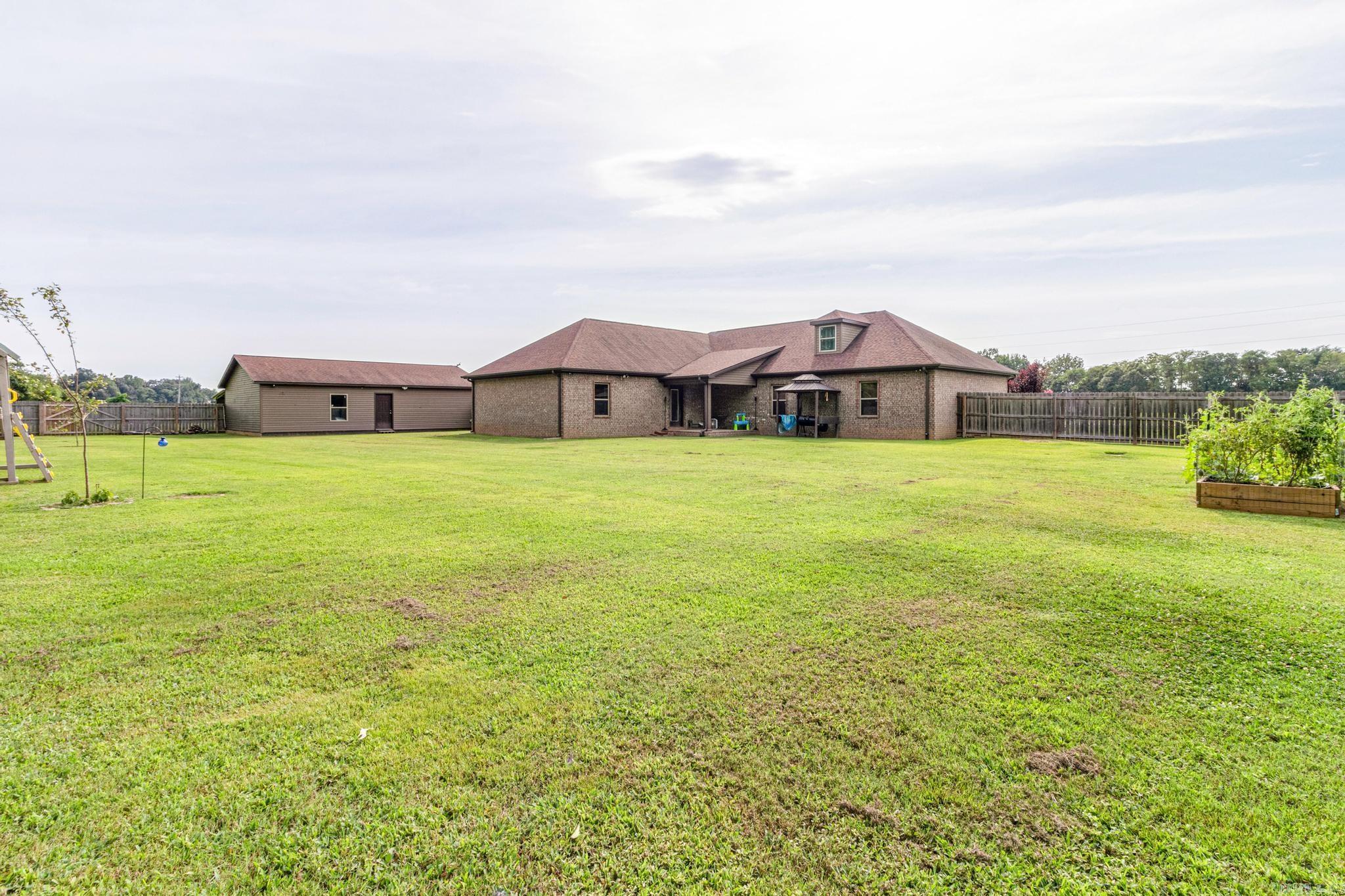 PARKWAY PLANTATION - Residential