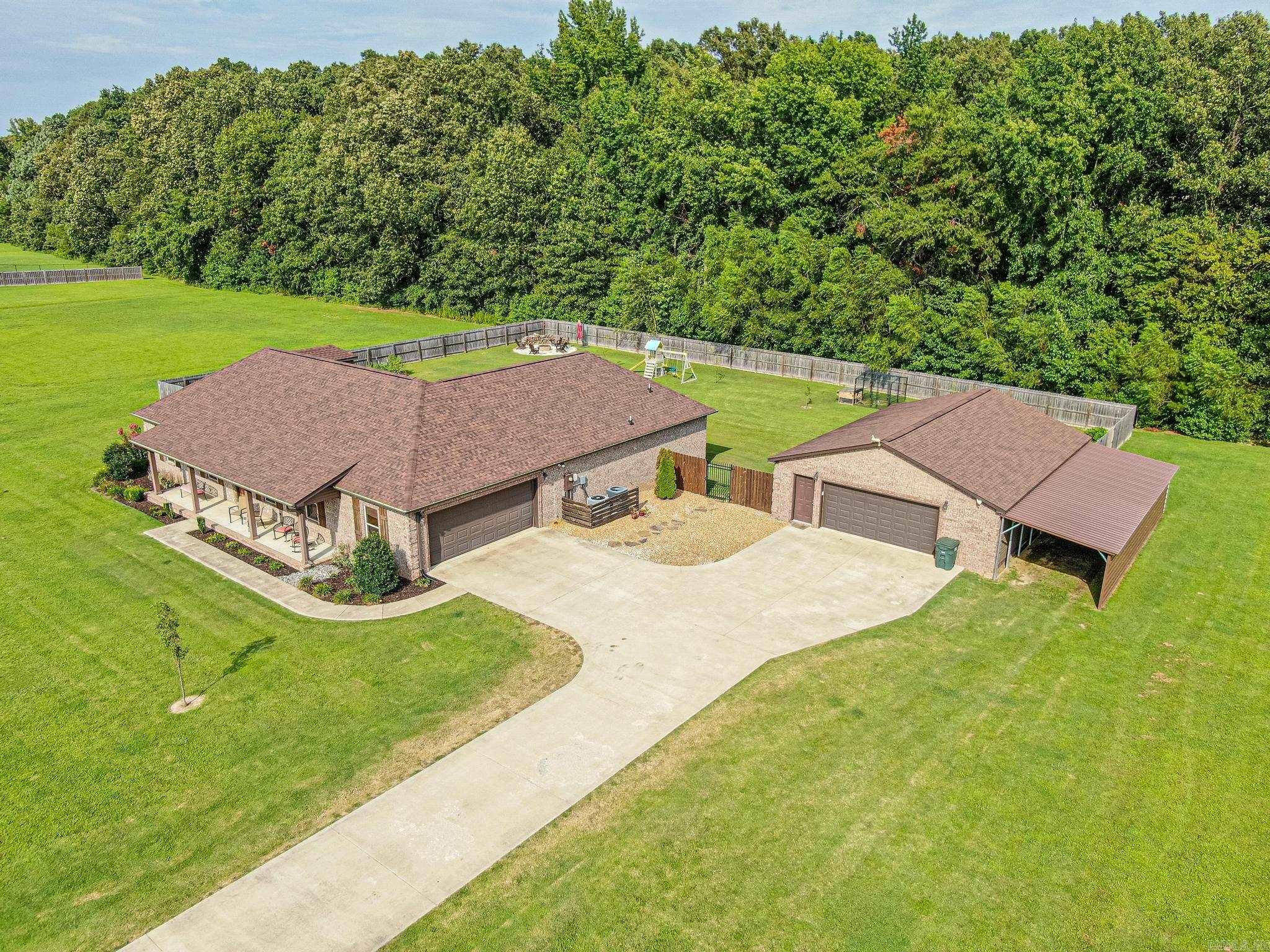 PARKWAY PLANTATION - Residential