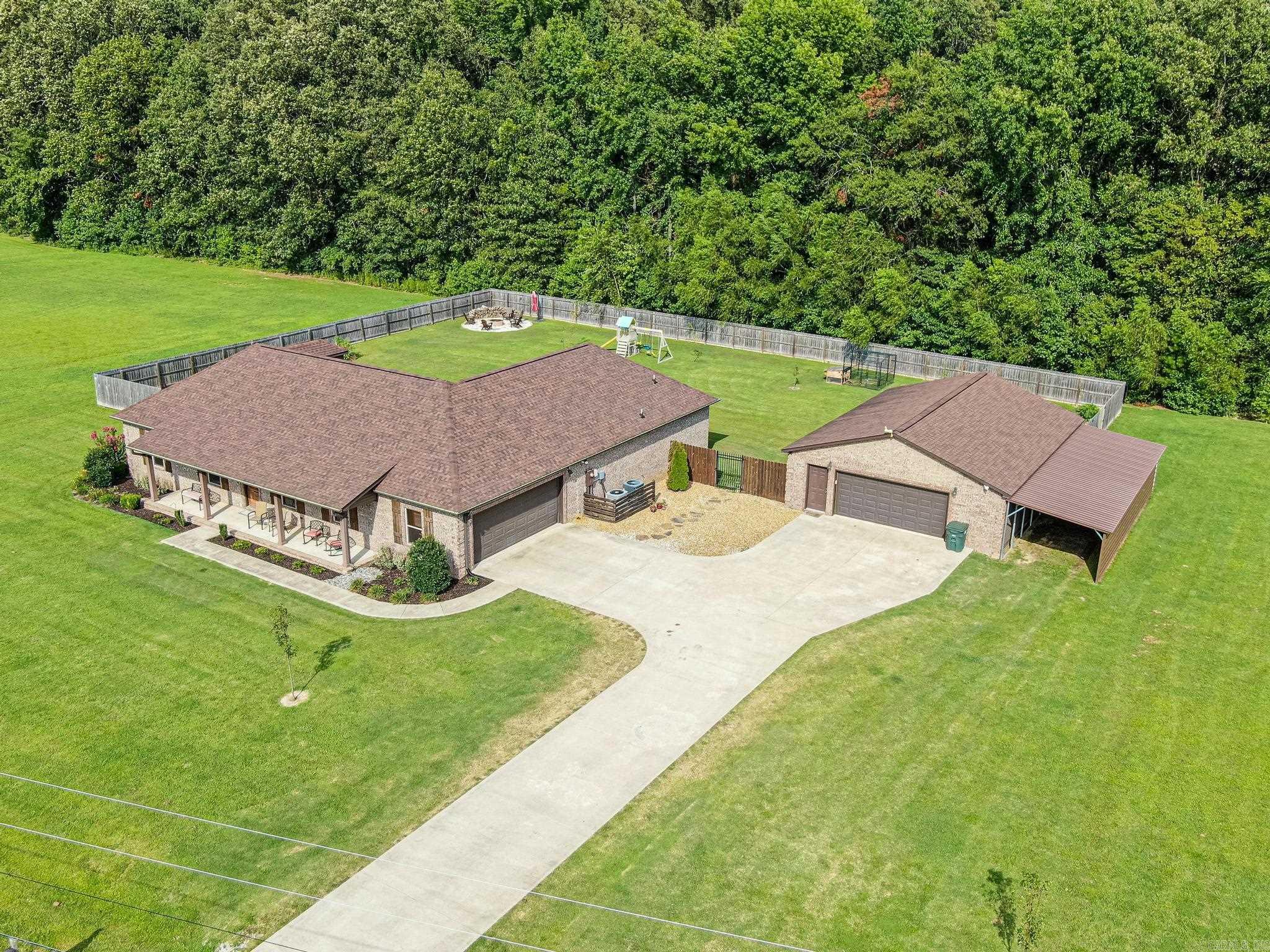 PARKWAY PLANTATION - Residential