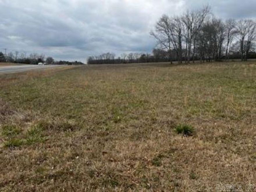 This beautiful peace of property is currently zoned for residential use and would make a great place for a new home or housing development. It could also be rezoned for commercial use and make a great location for one or multiple business. With 1375.51 of Hwy frontage this would make for a great investment.