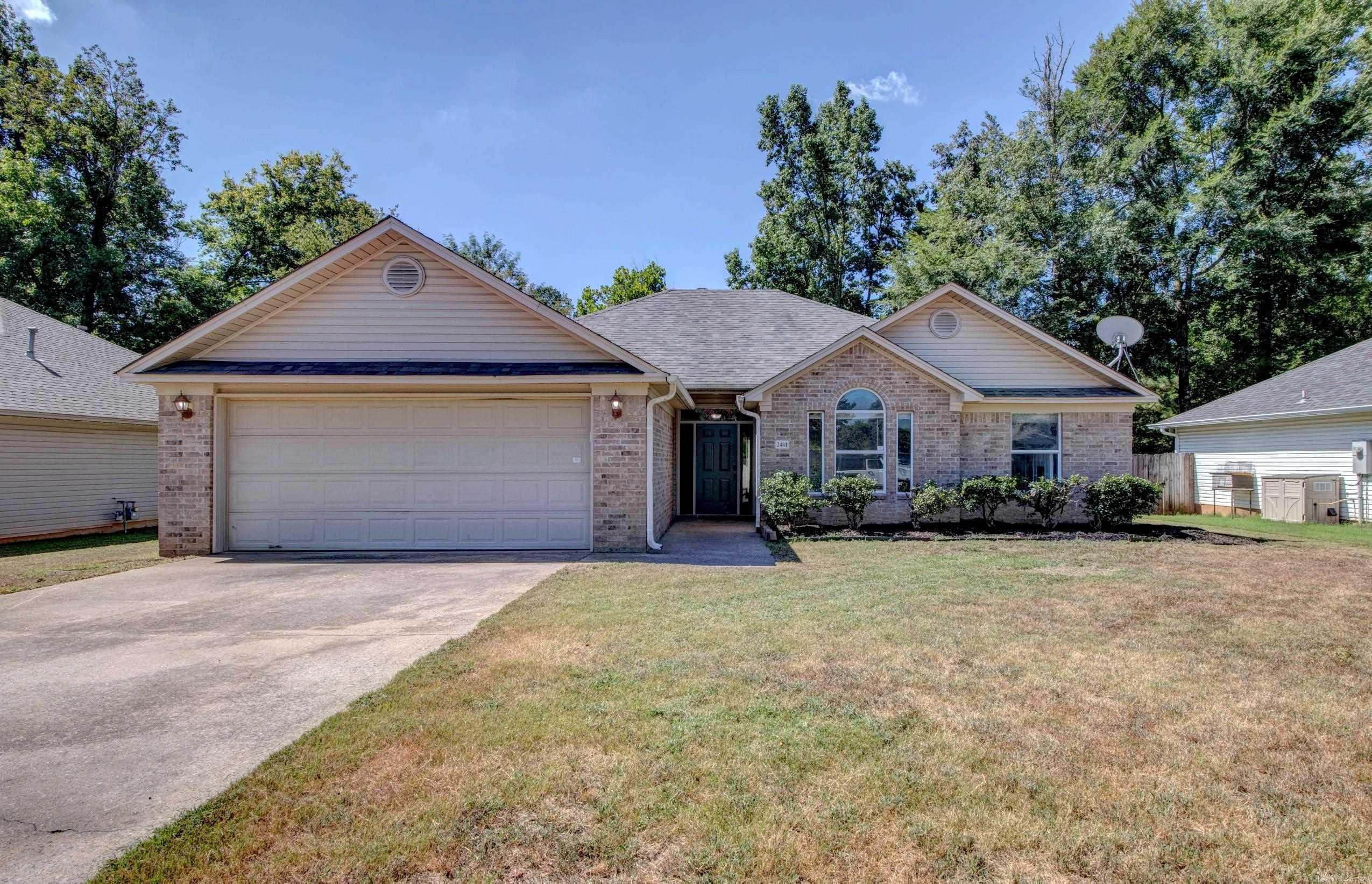 This well maintained split floor plan home nestled in the heart of Bryant is move in ready! Set against a backdrop of tranquil woods and green space, this open concept home features a gas log fireplace, large bedrooms, separate laundry room, fresh paint, and abundant cabinet space! Just minutes from shopping, dining, hospital, and I-30 and located in Bryant School District.