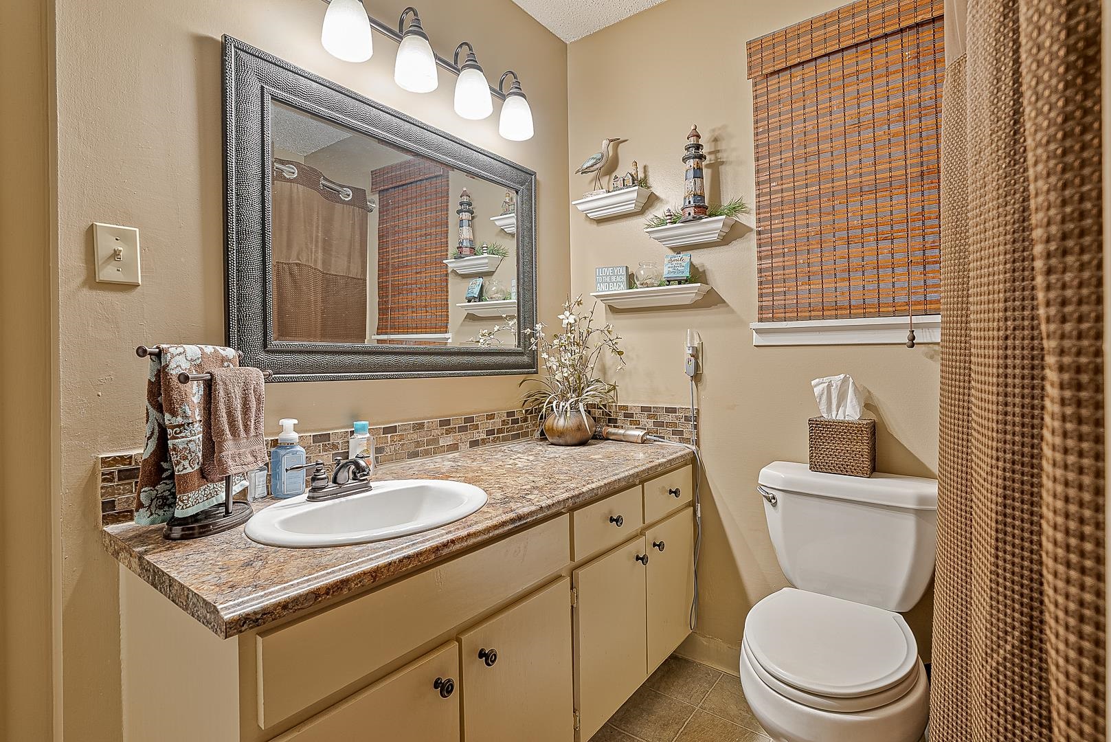 COUNTRY MEADOWS - Residential