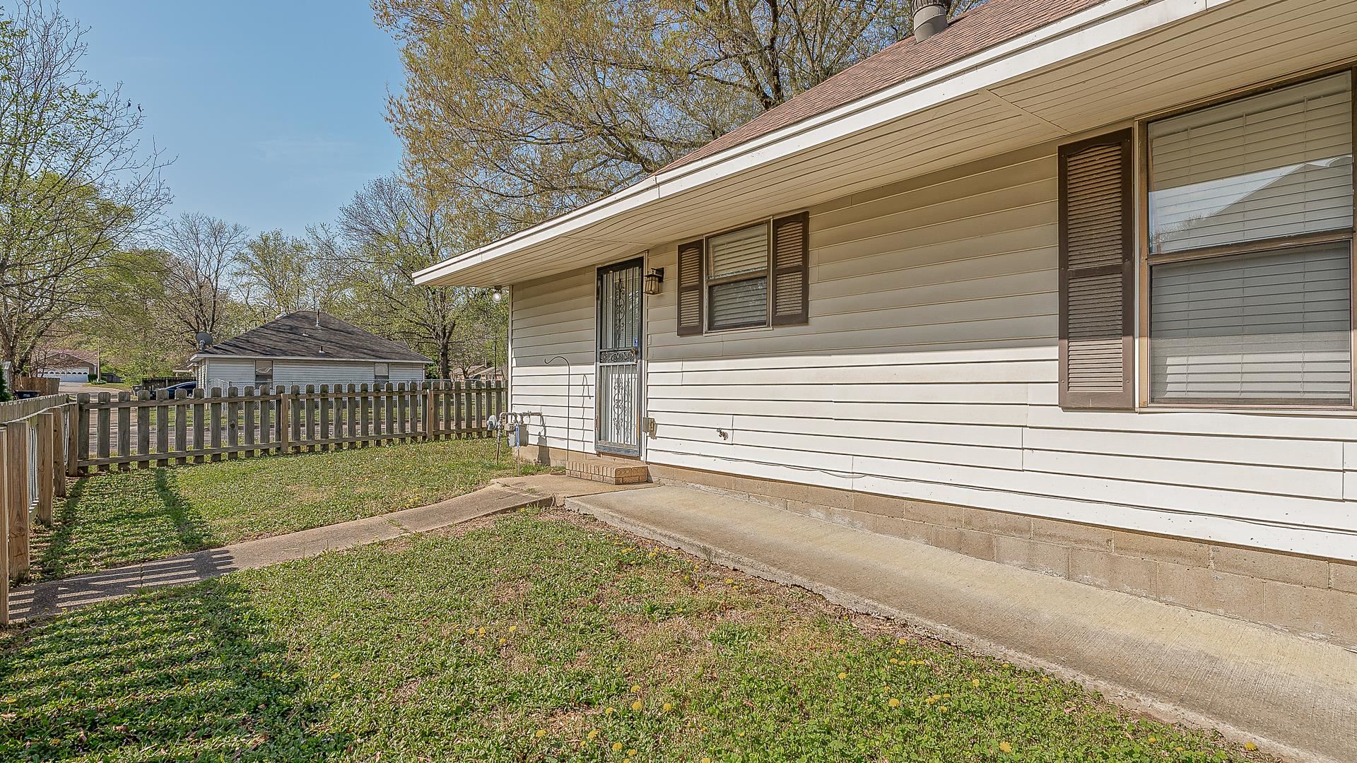 COUNTRY MEADOWS - Residential