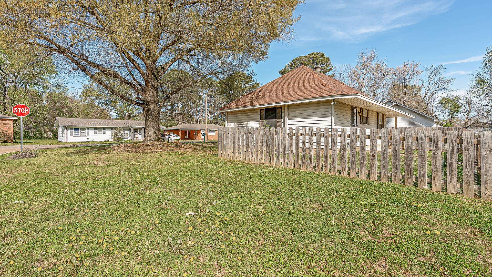 COUNTRY MEADOWS - Residential