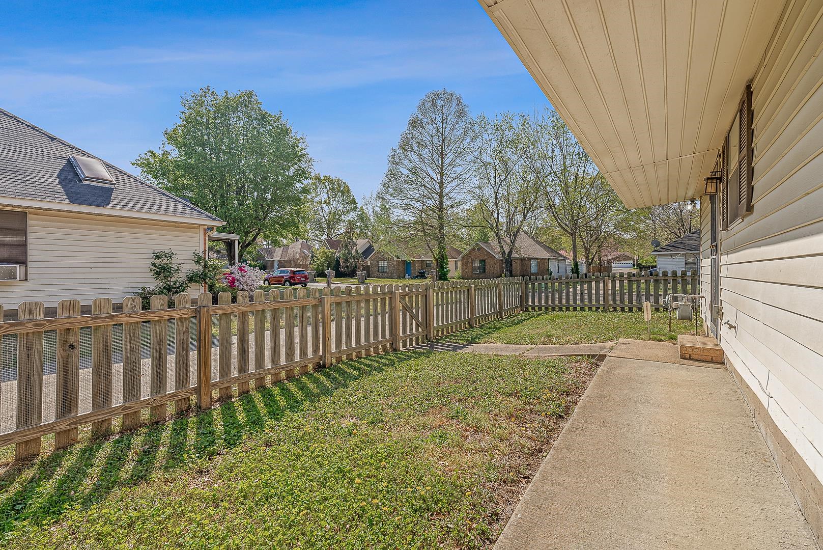 COUNTRY MEADOWS - Residential