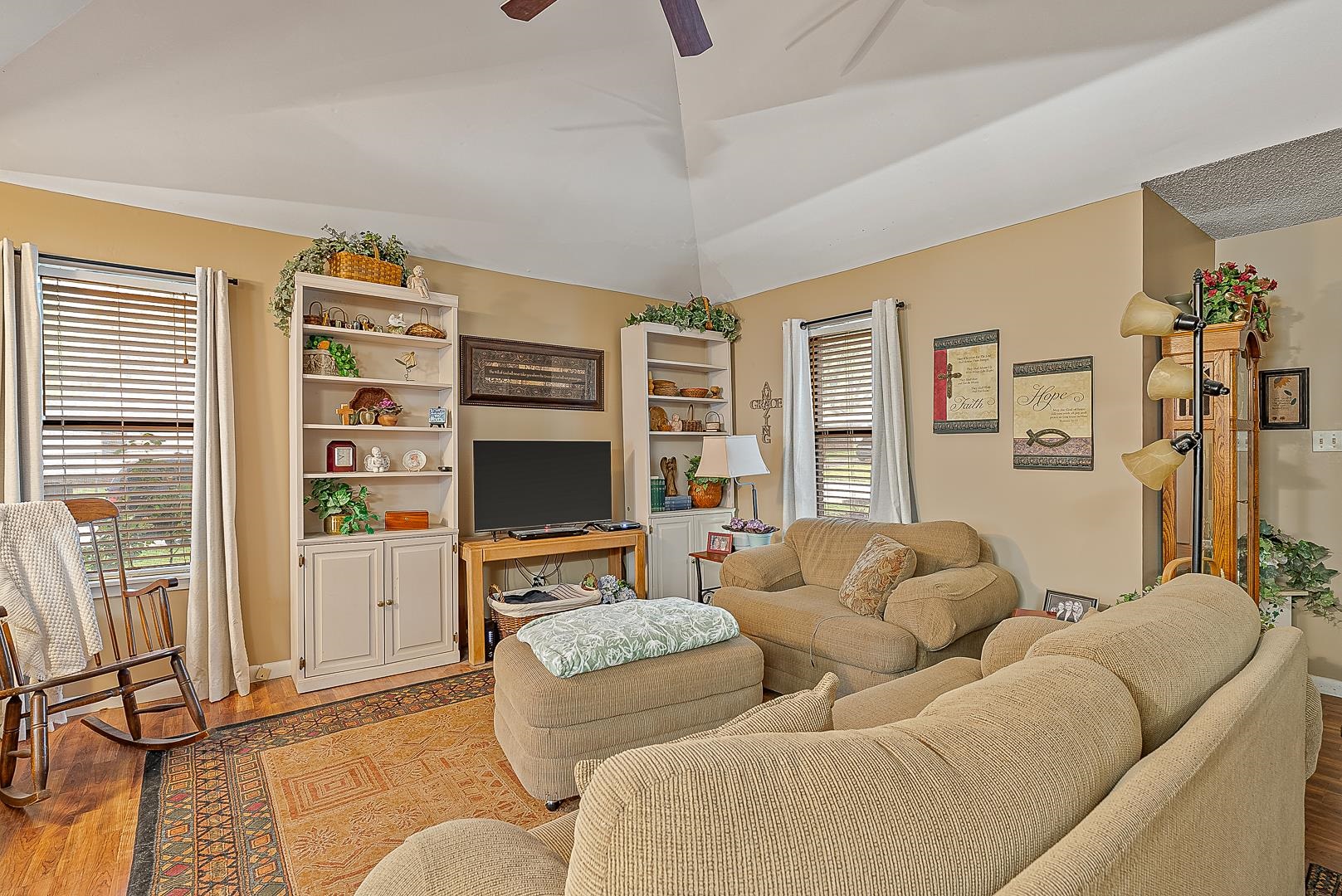 COUNTRY MEADOWS - Residential