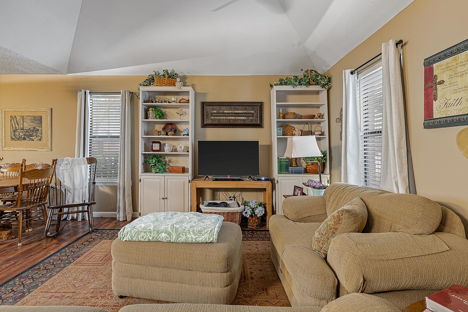 COUNTRY MEADOWS - Residential