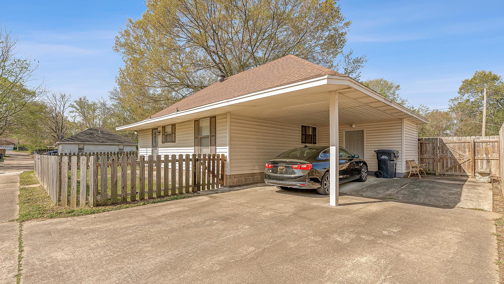 COUNTRY MEADOWS - Residential